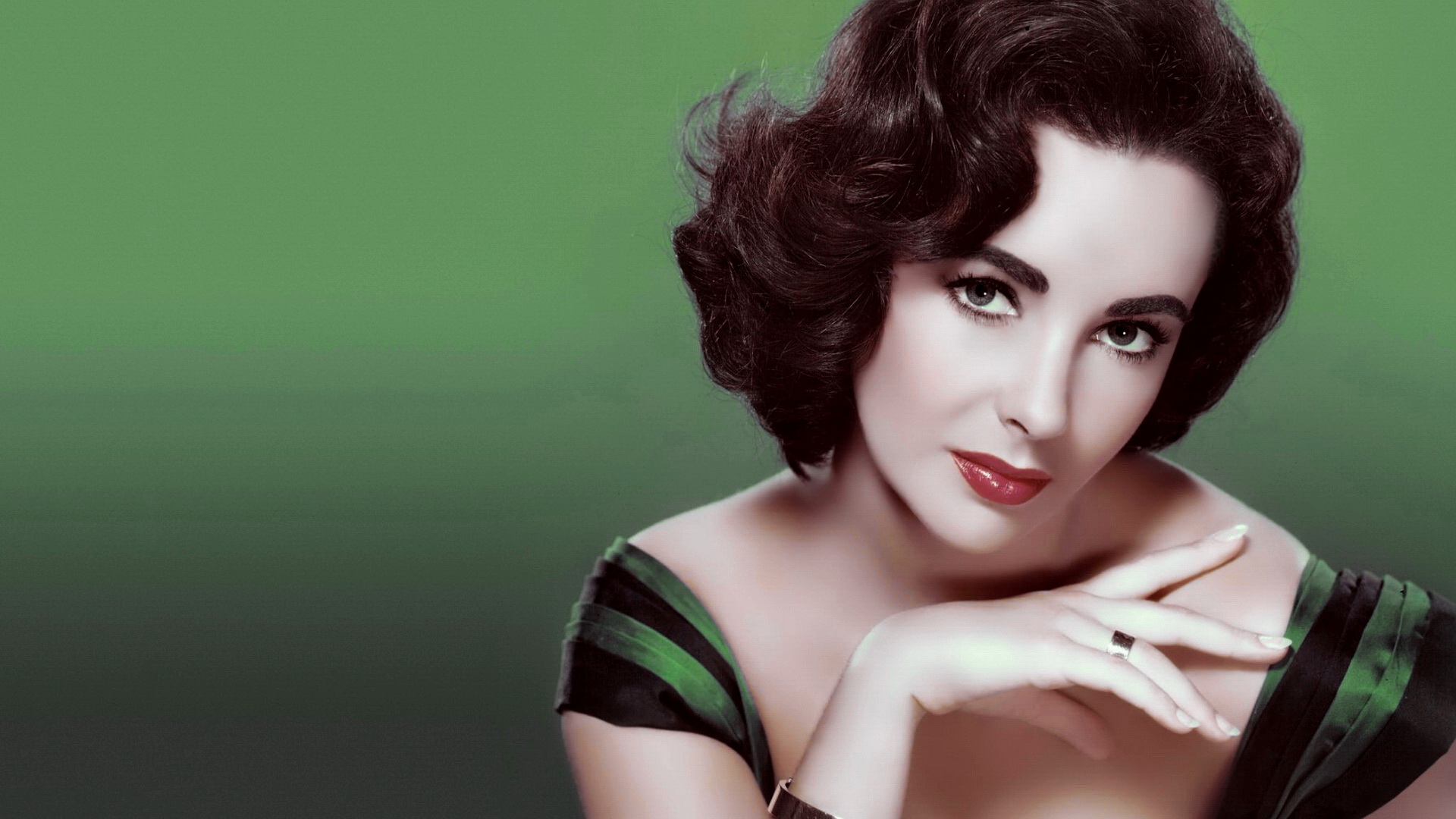 Free photo Portrait of Elizabeth Taylor