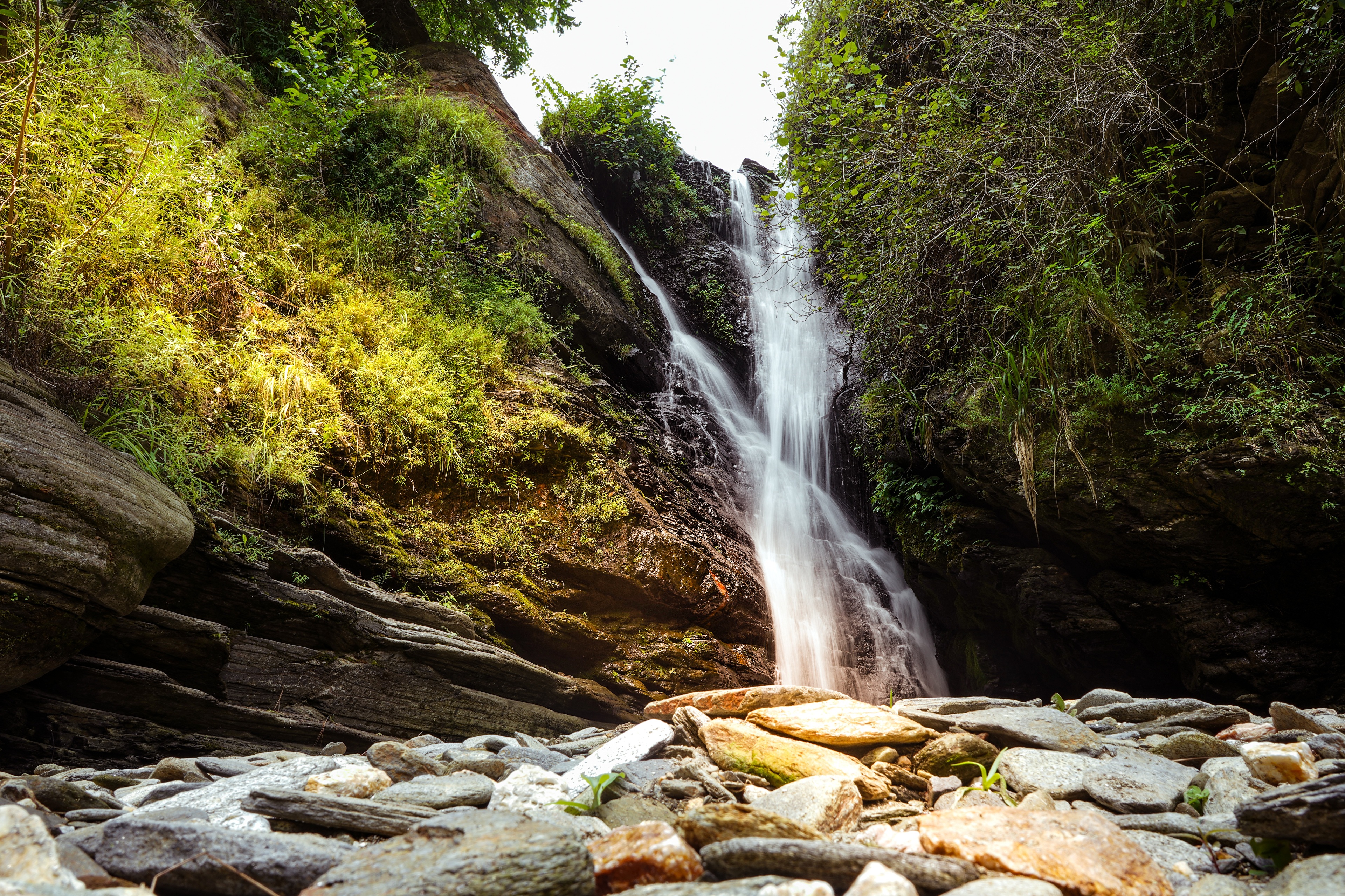 Wallpapers nature cliff waterfalls on the desktop