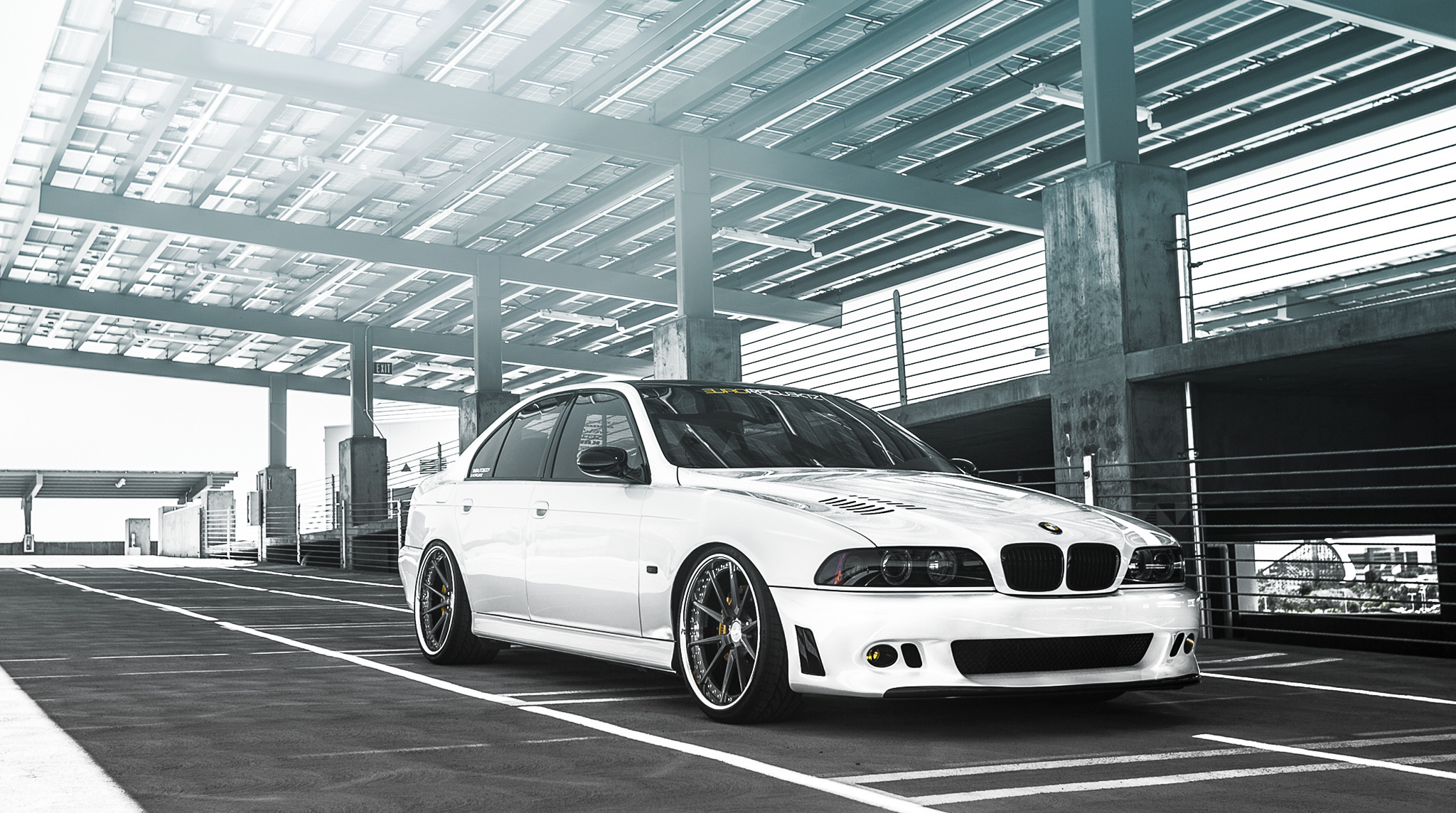 Free photo BMW M5 in white