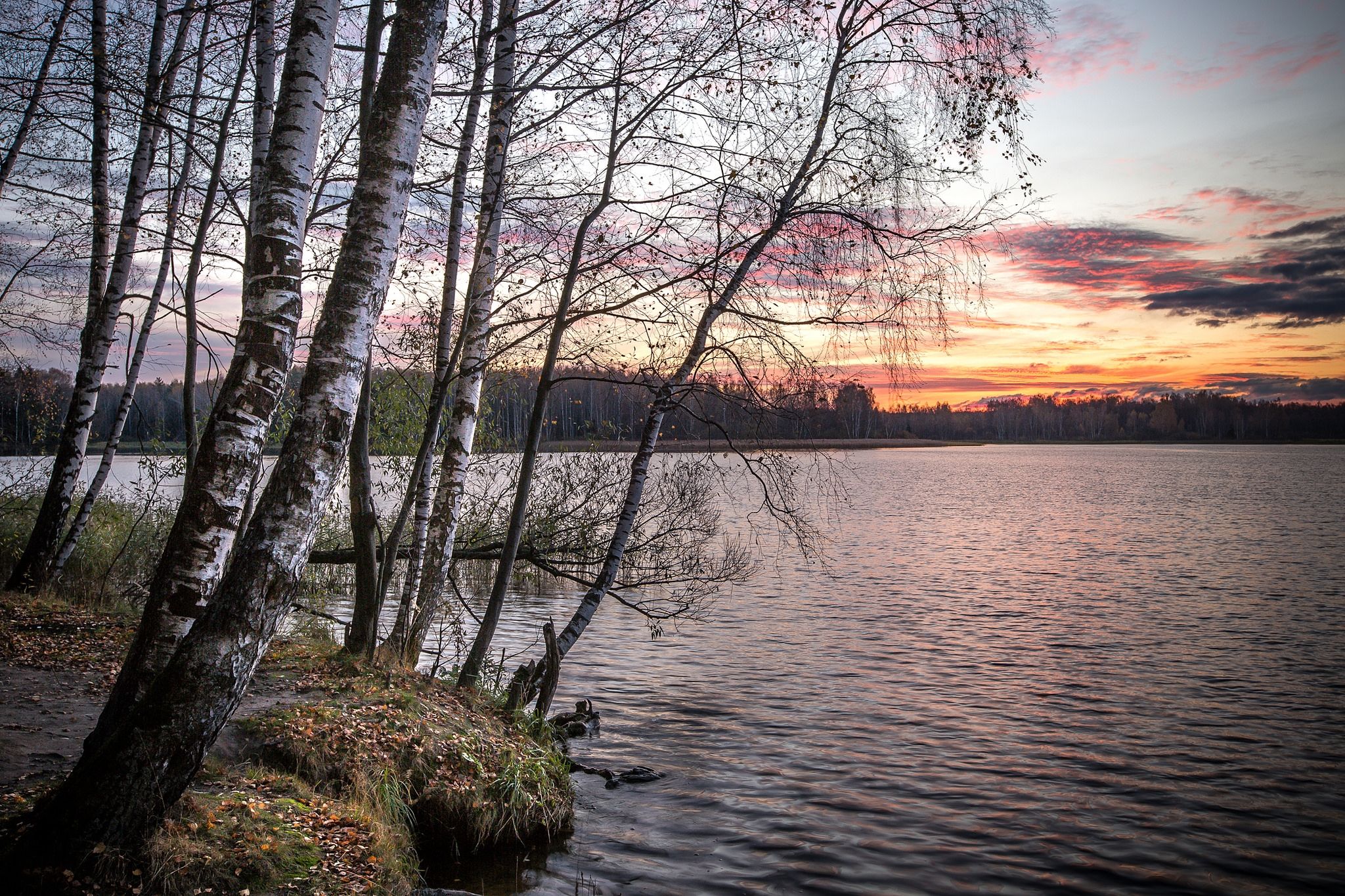 Wallpapers On the shore of Lake Uchinskogo autumn Uchinskoe lake on the desktop