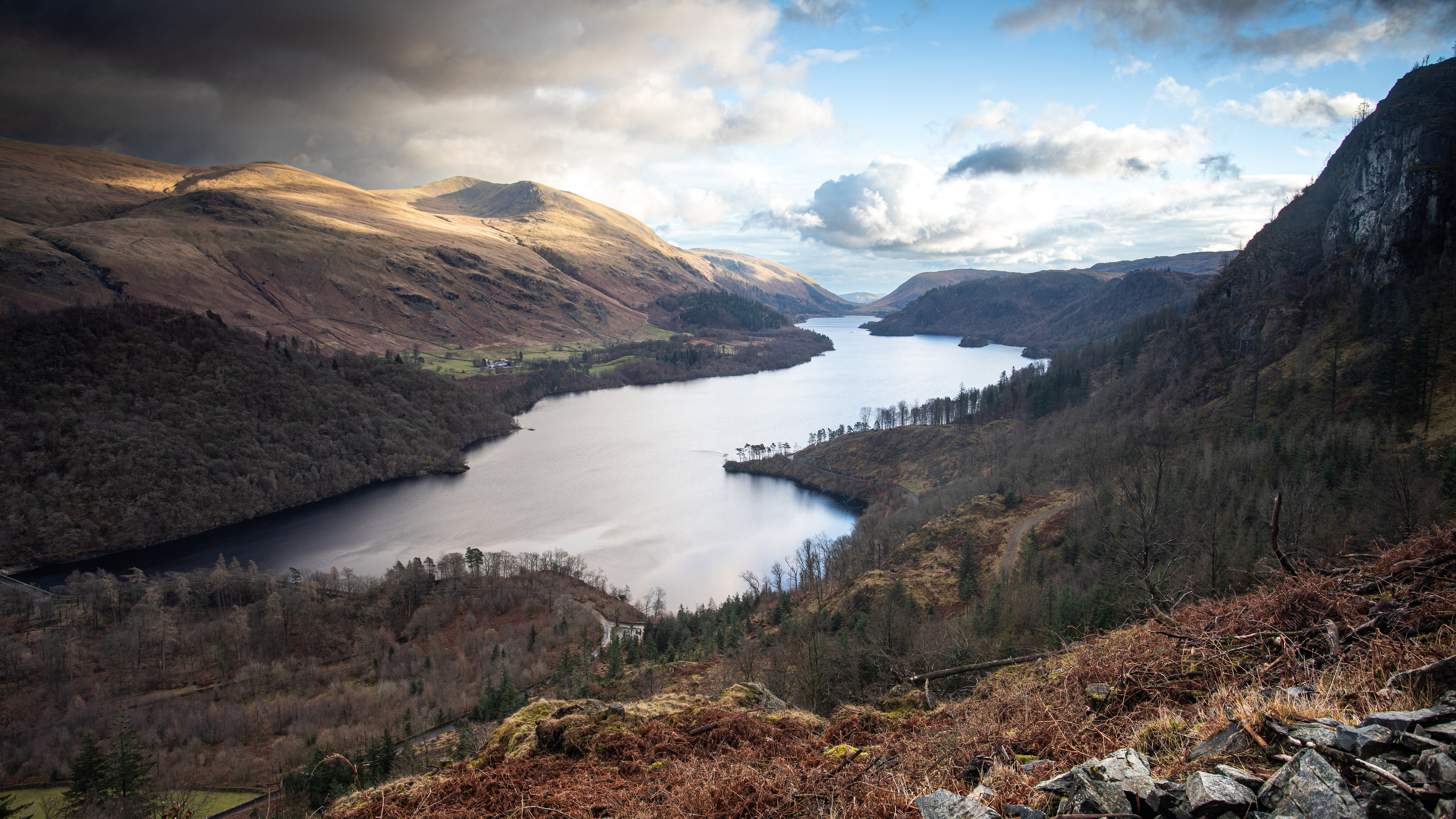 Free photo A lake in the mountains of England