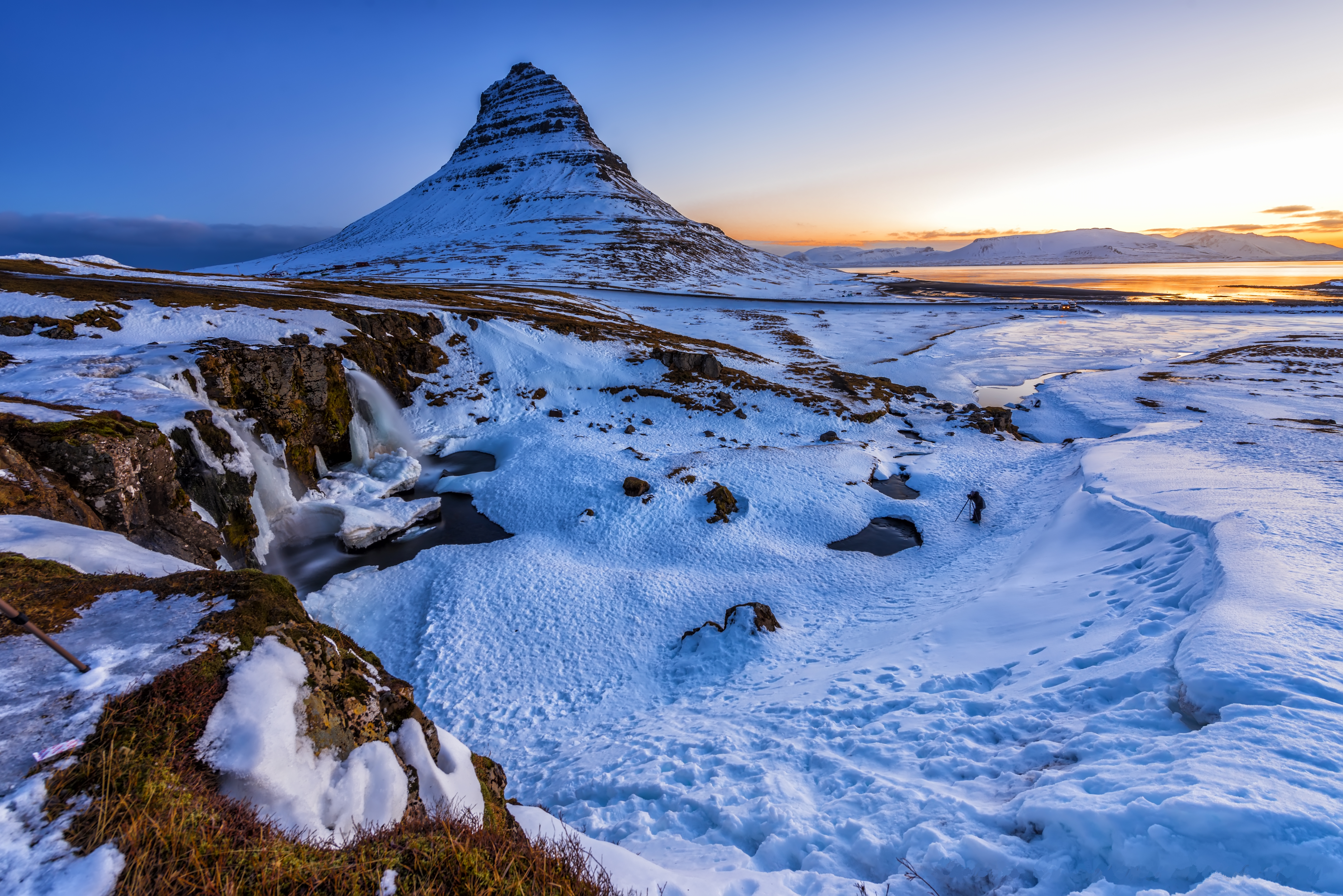 Обои Kirkjufellsfoss Waterfall Исландия Водопад Киркьюфетль на рабочий стол