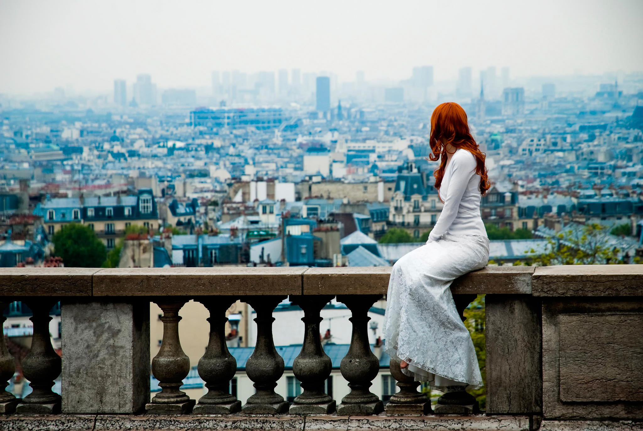 Wallpapers redhead city sitting on the desktop