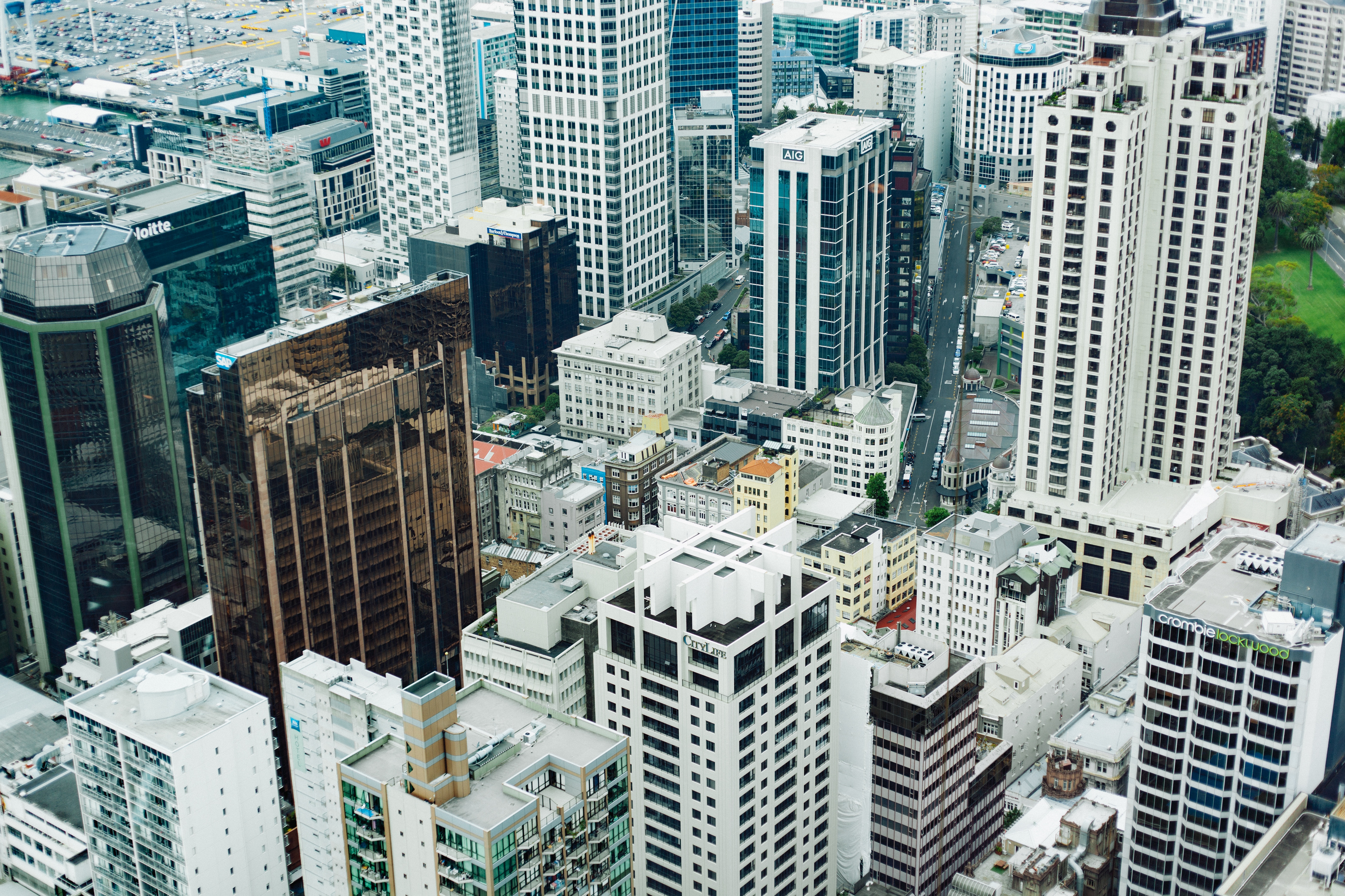 Free photo Wallpaper with a view of the city with skyscrapers from above