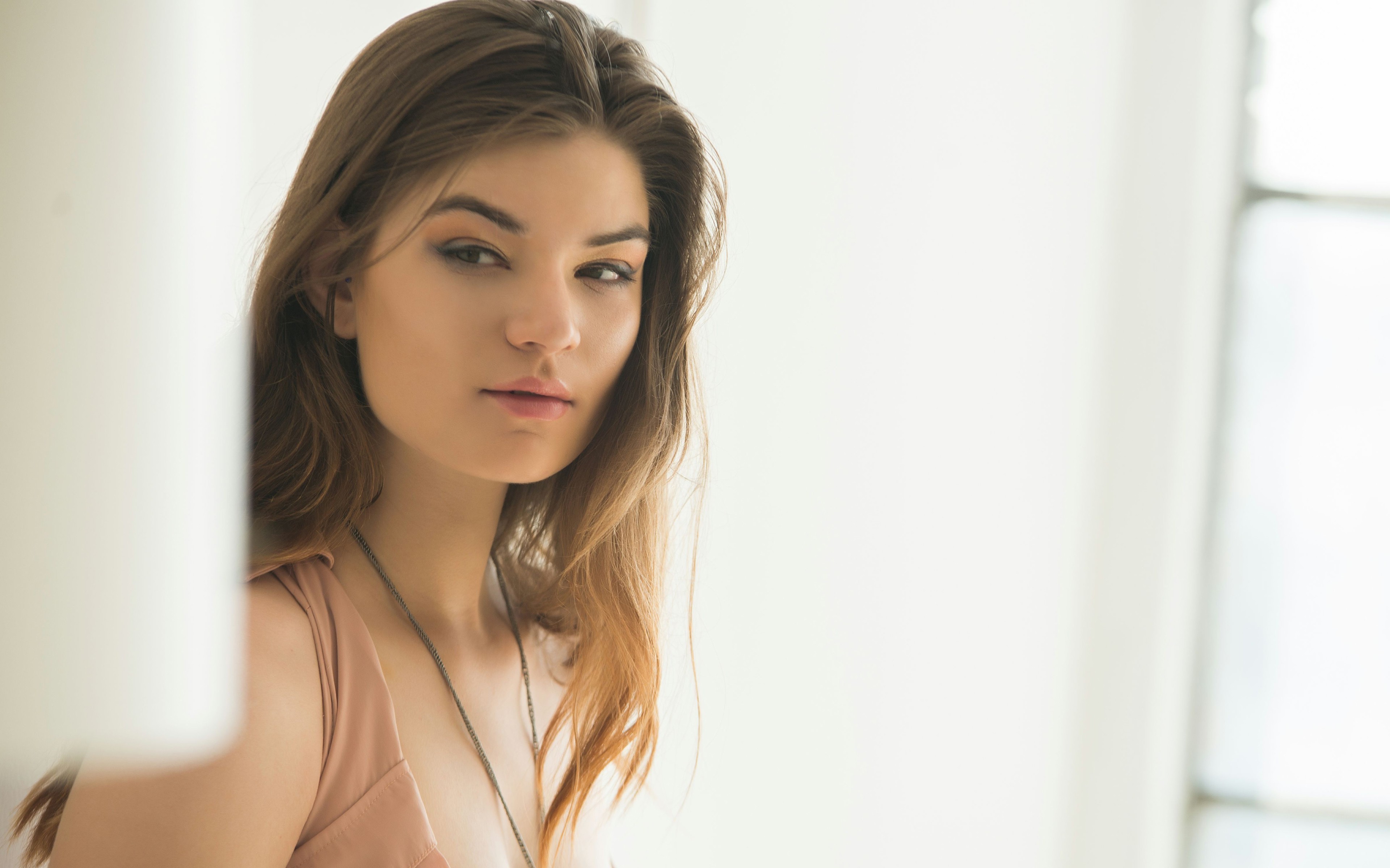 Обои волосы девушка из армии каштановые волосы на рабочий стол