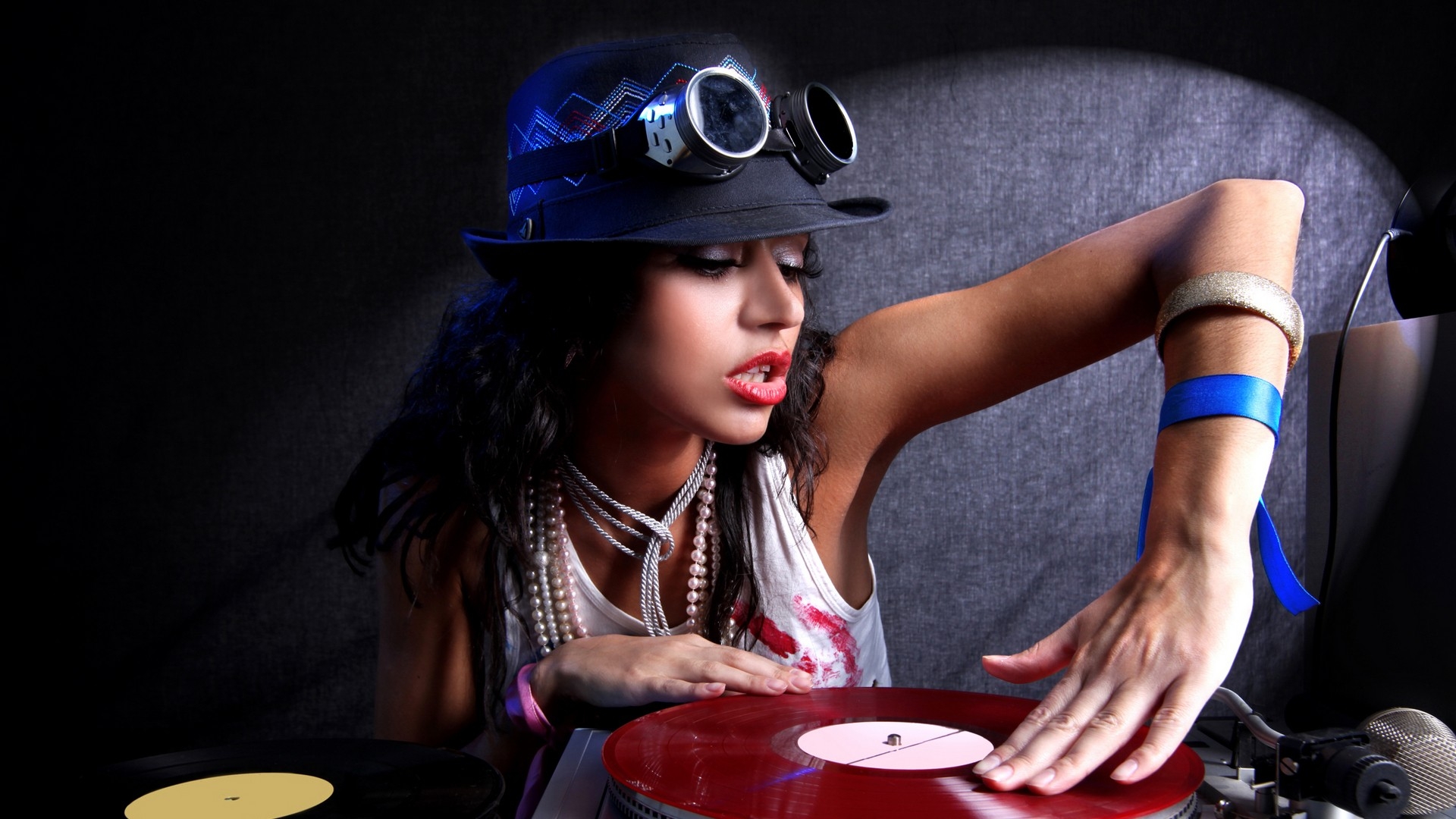 Wallpapers brunette dj music on the desktop