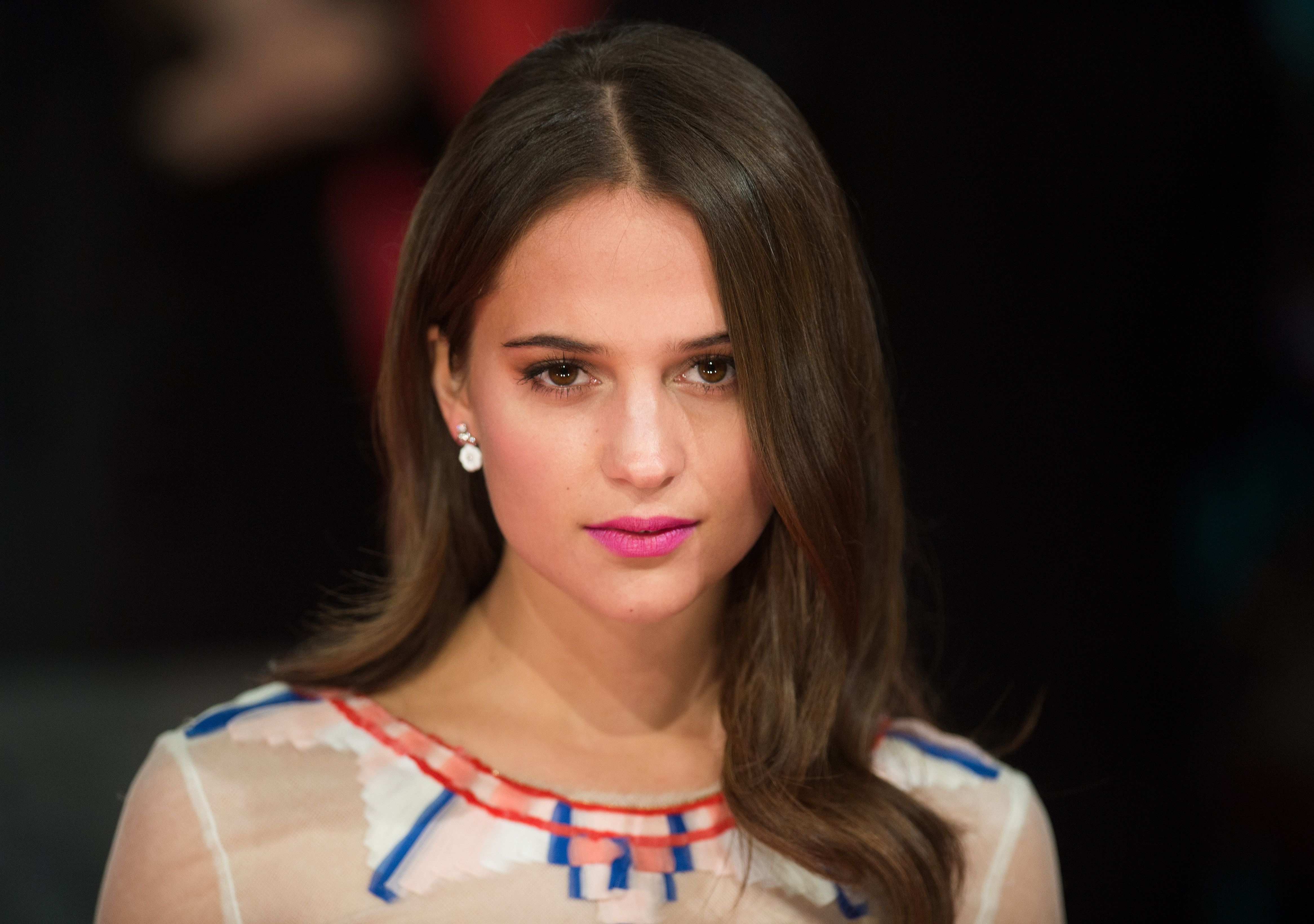 Free photo Auburn-haired Alicia Vikander stares into the camera