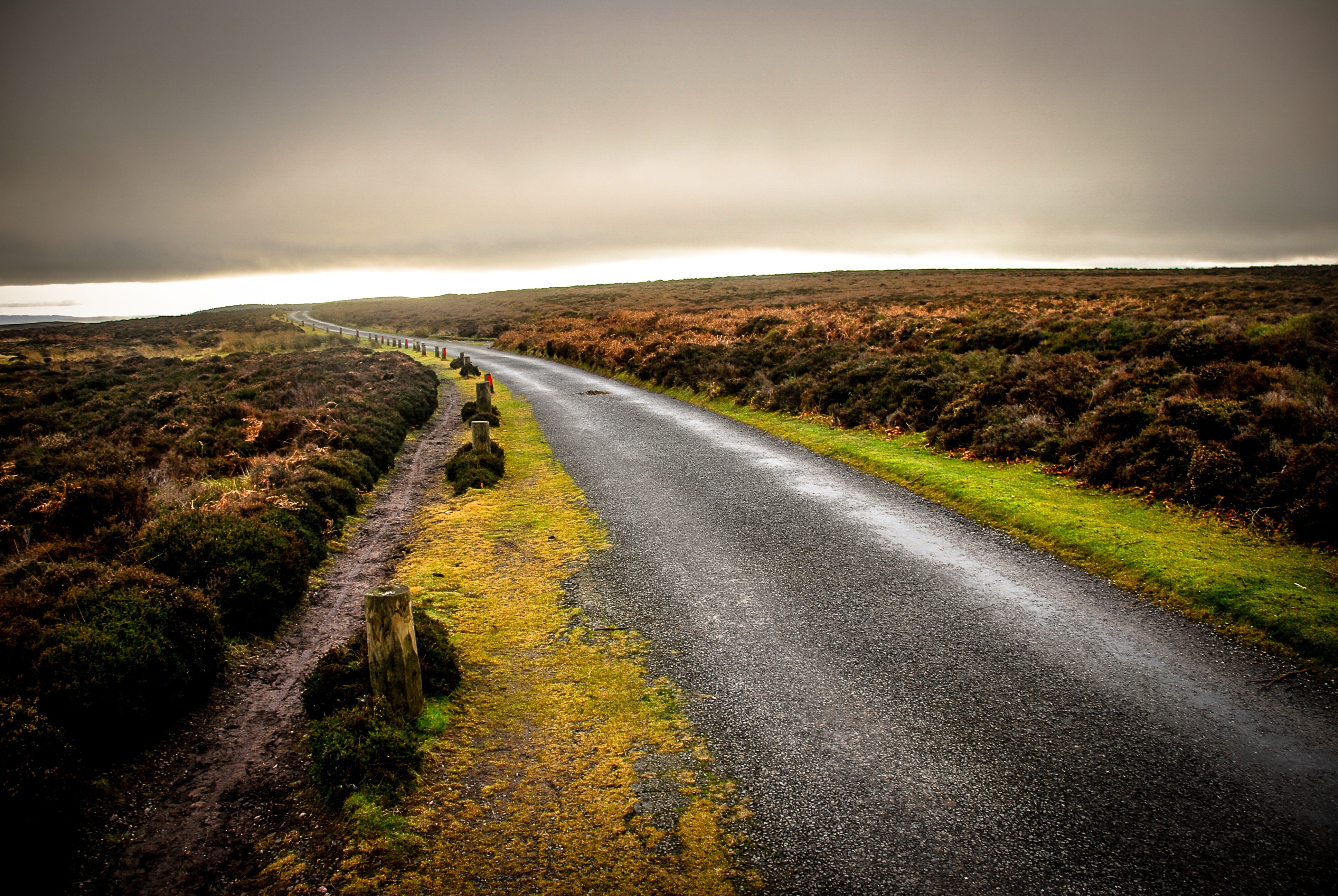 Free photo Gravel road in bad weather