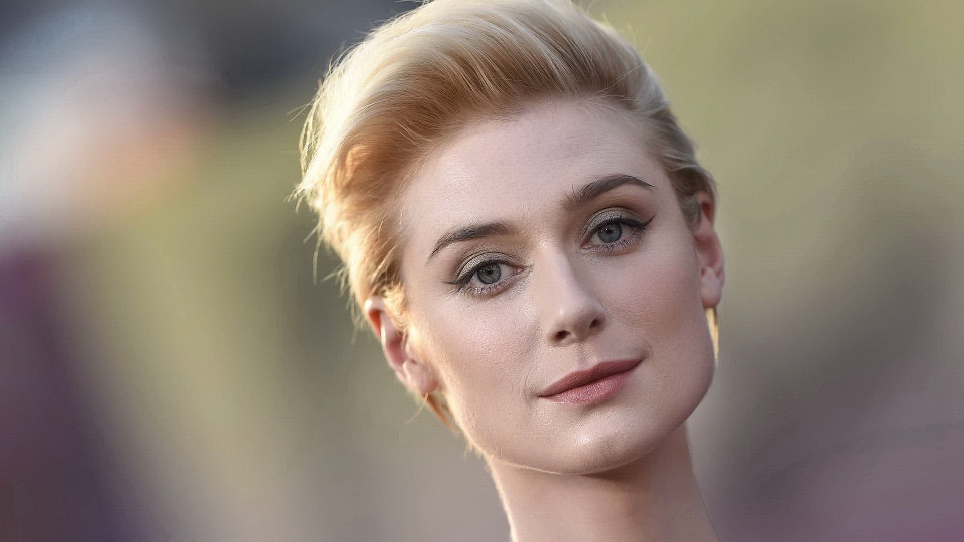 Free photo Portrait of Elizabeth Debicki