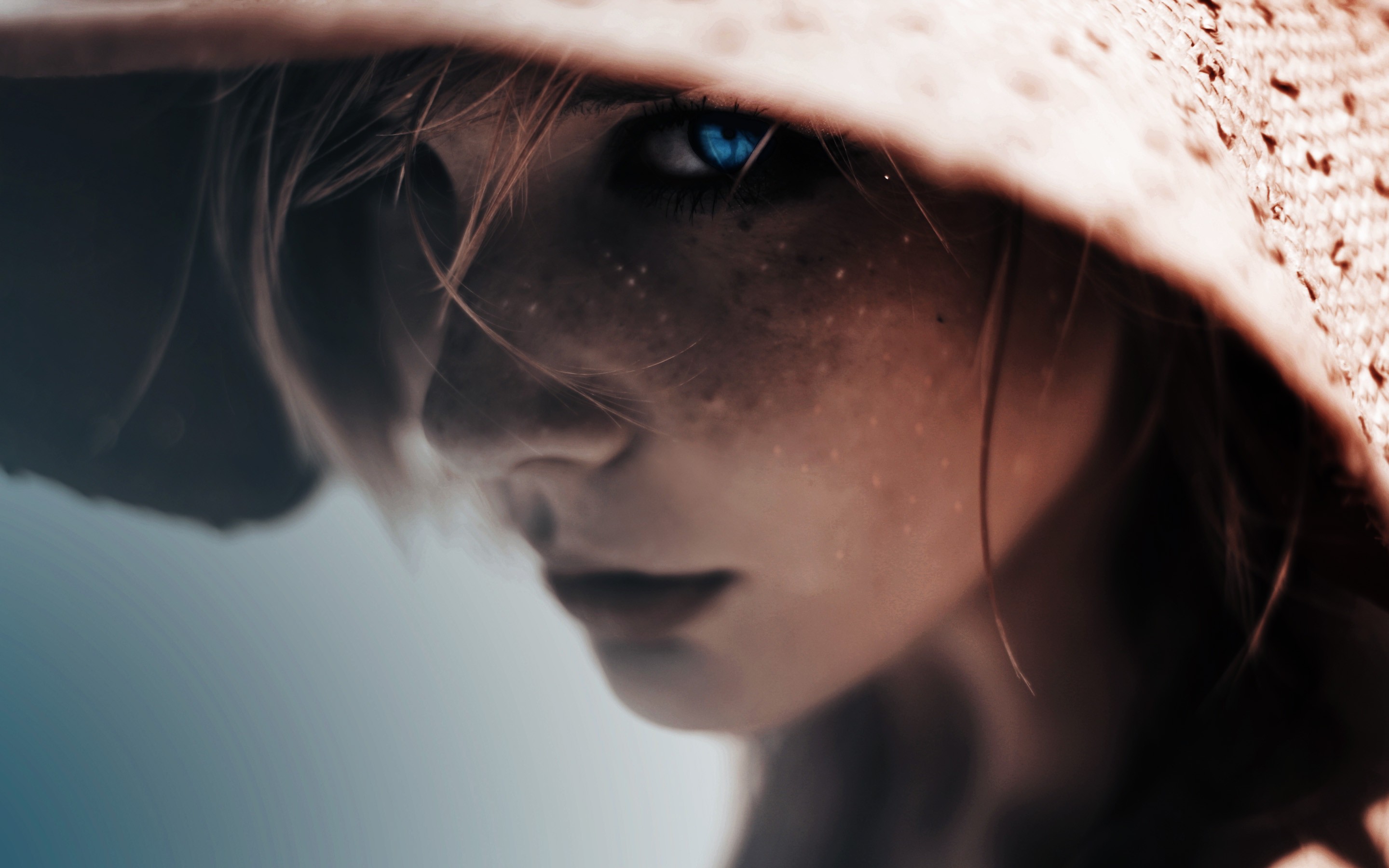 Девочка с голубыми глазами