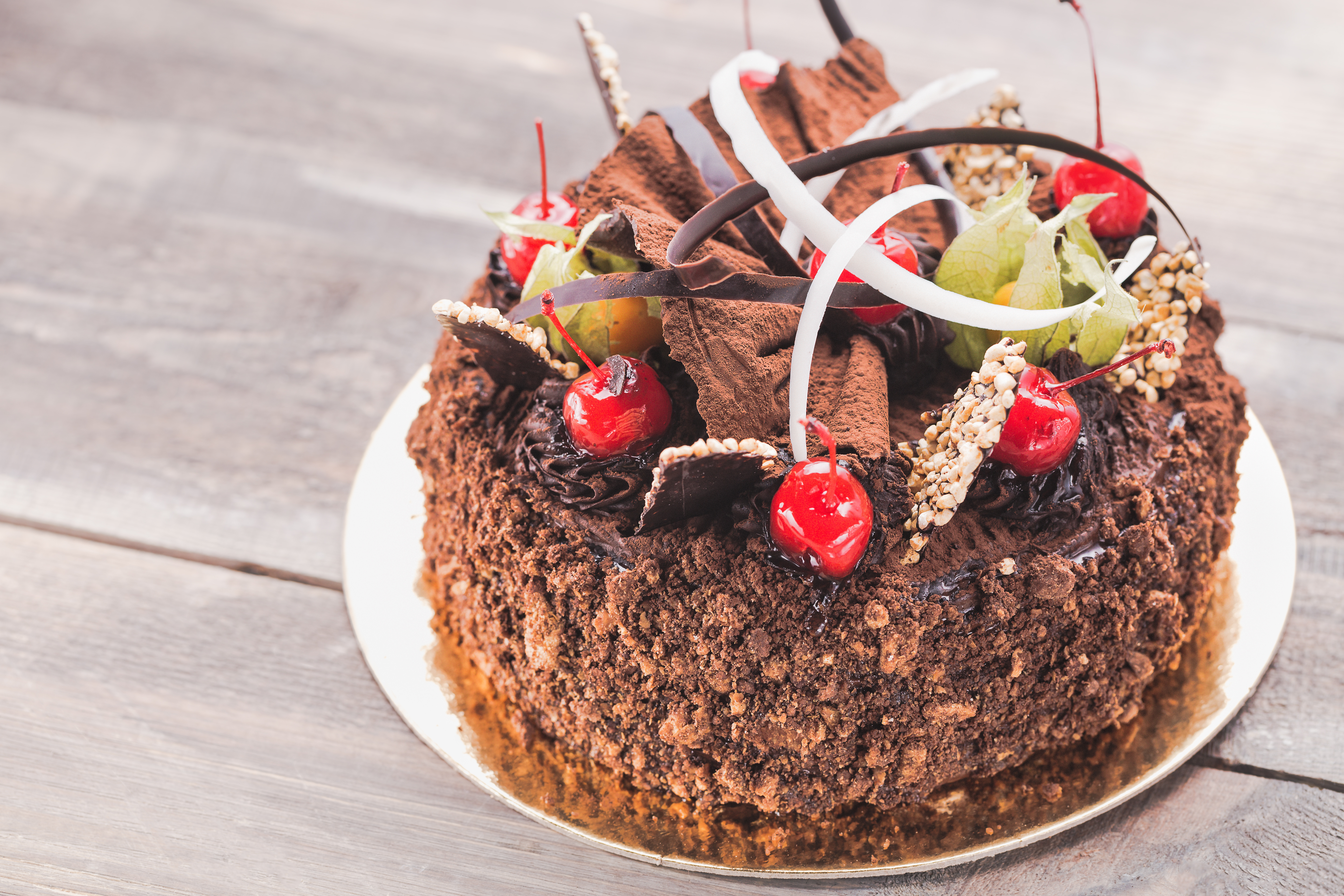 Wallpapers cream chocolate cake adornment on the desktop