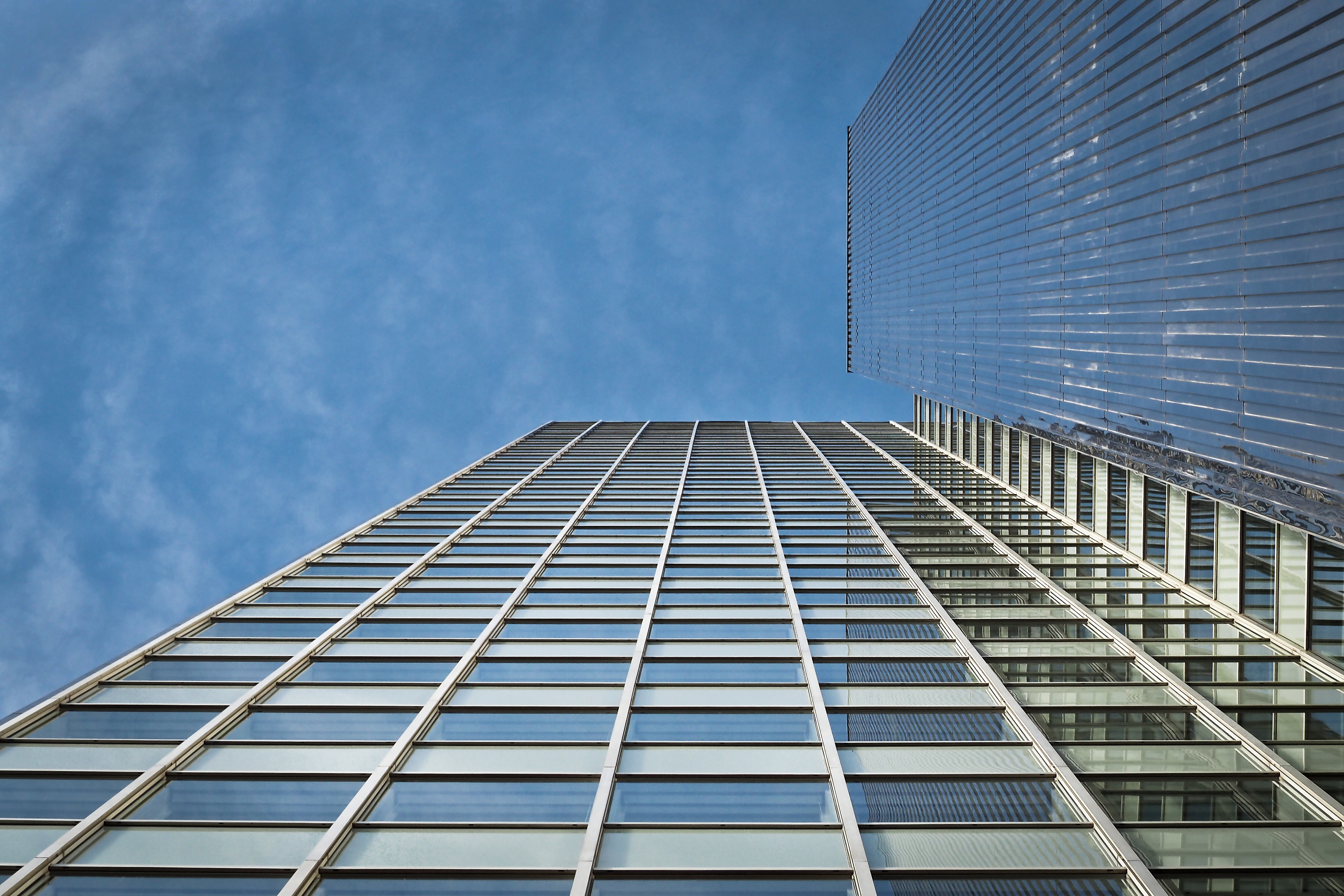 桌面上的壁纸玻璃窗 现代化的高楼大厦 现代住宅