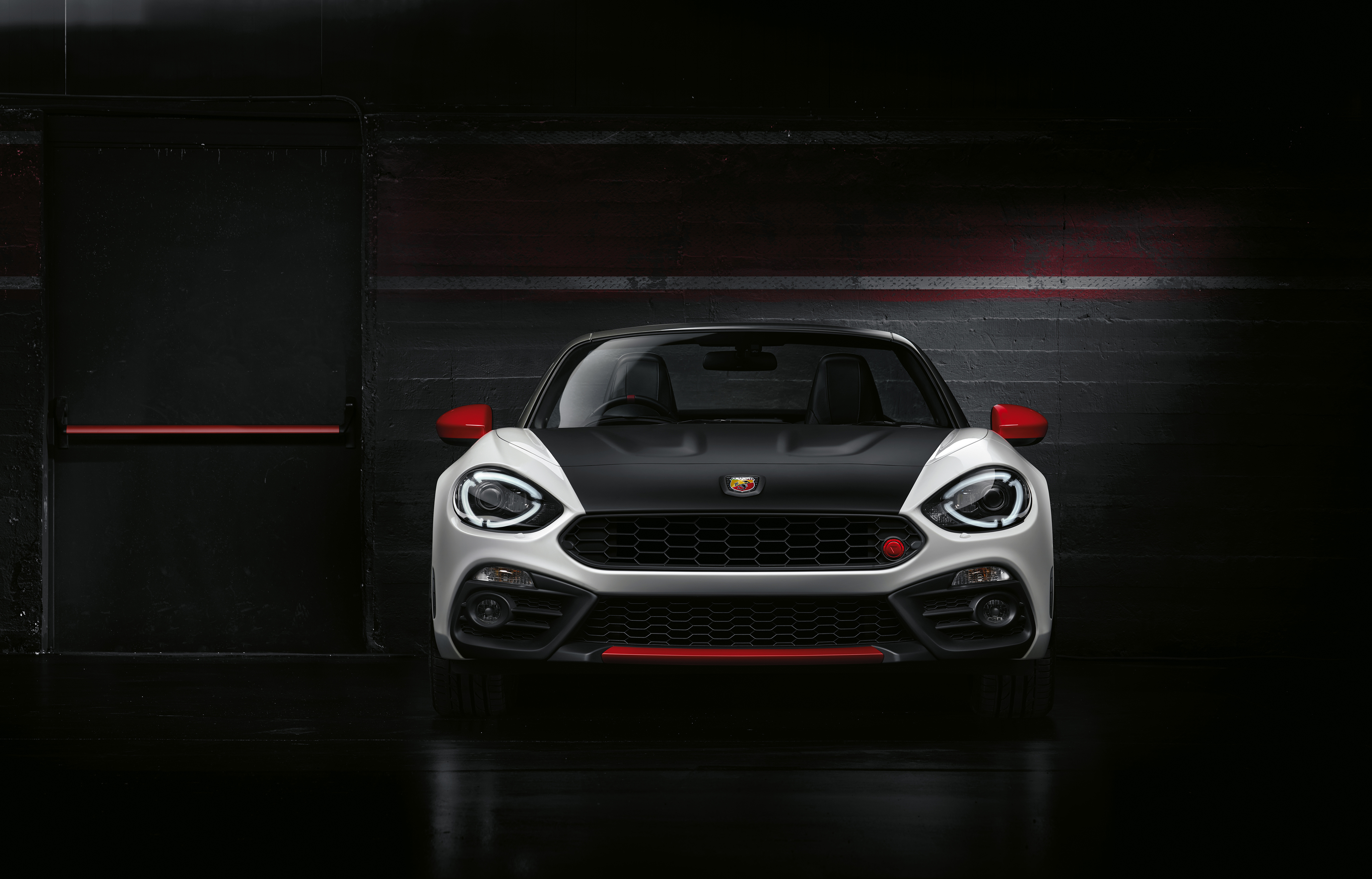 Abarth в темном гараже