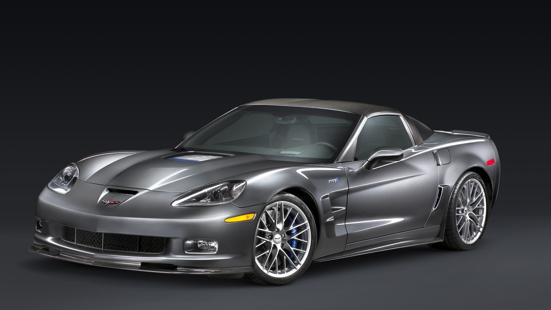 Free photo Gray sporty Chevrolet Corvette.