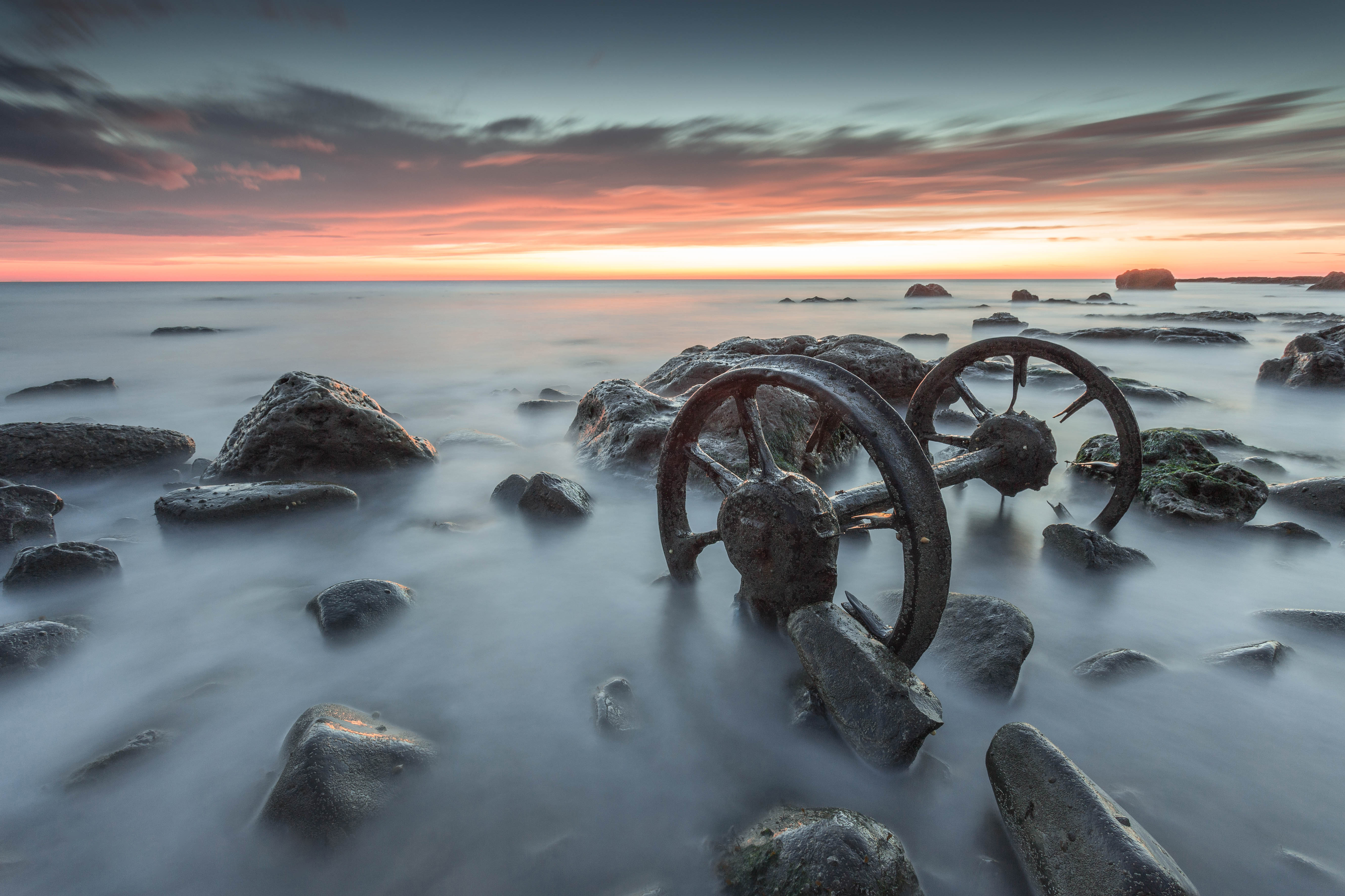 Free photo The wheels on the seashore