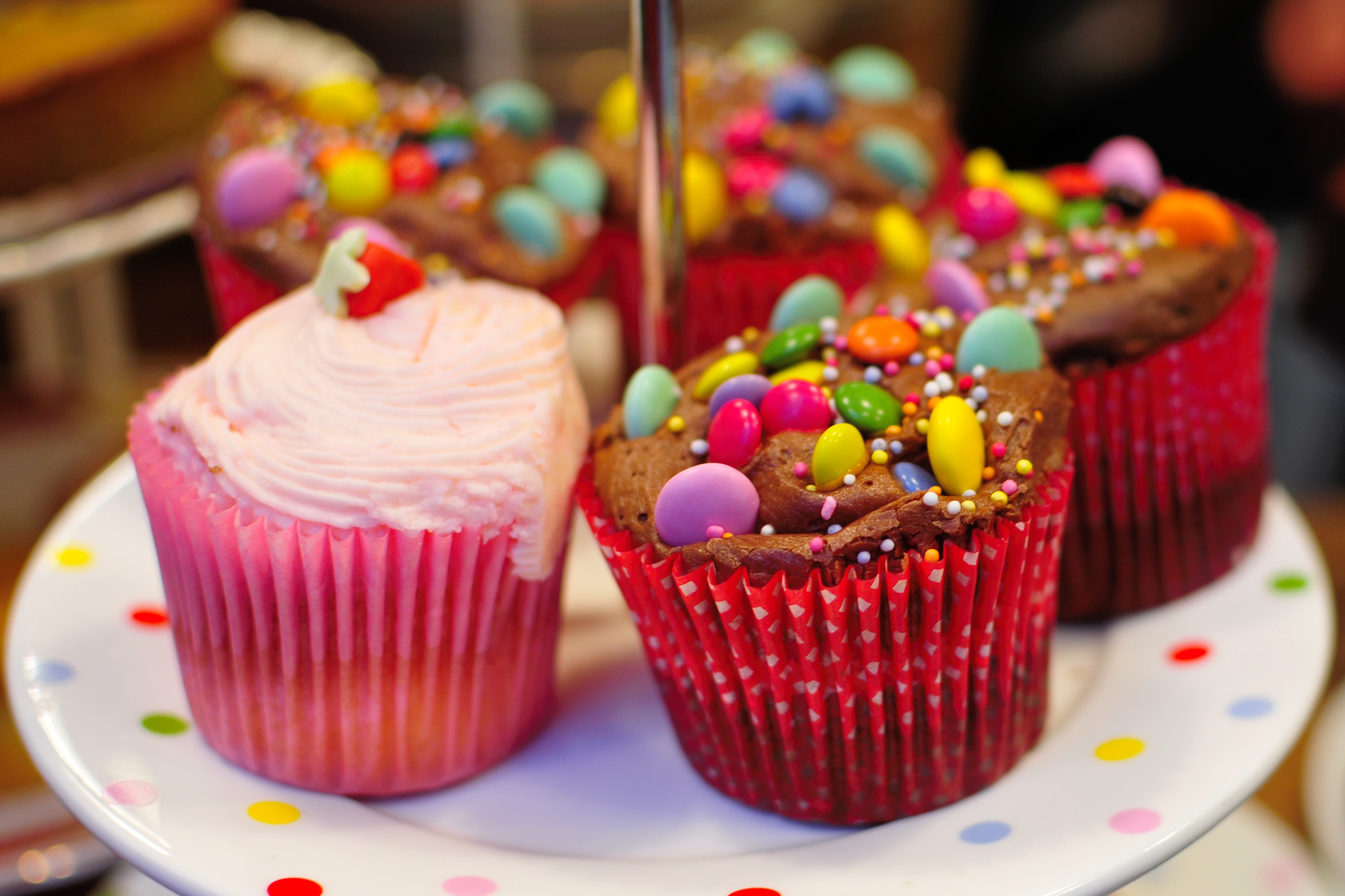 Free photo Cupcakes decorated with candy