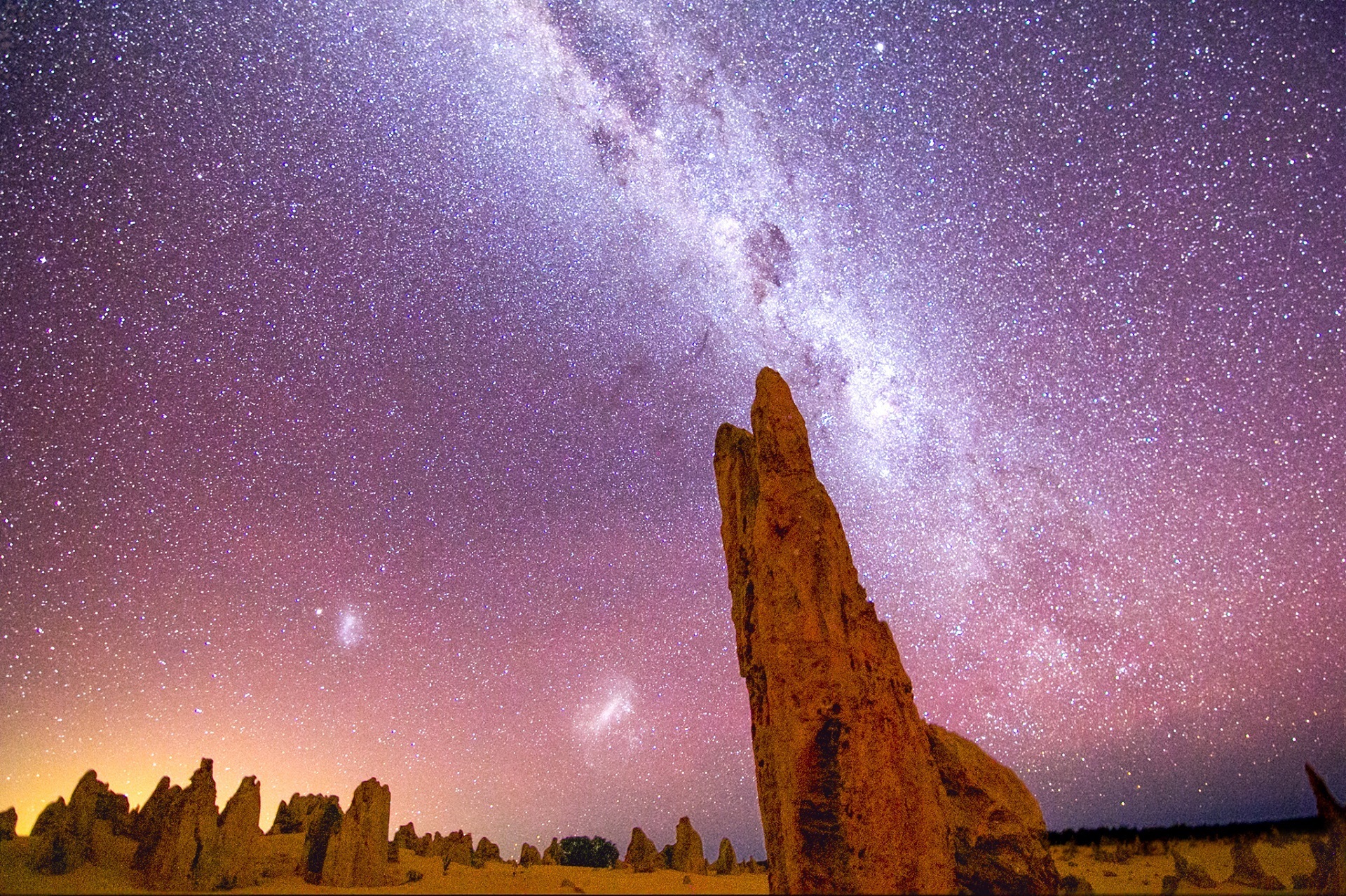 Free photo Beautiful starry sky at sunset