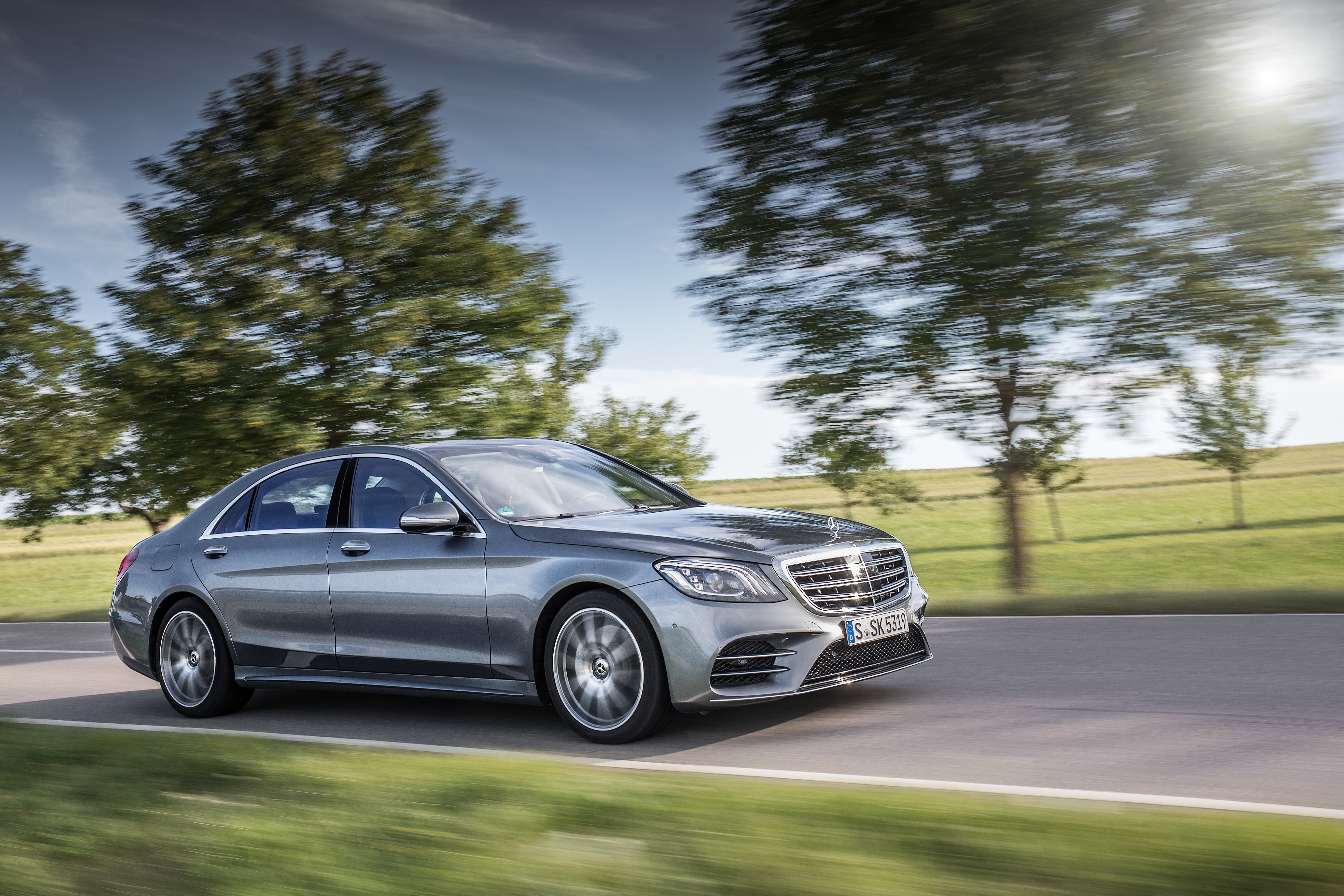 Wallpapers car view from front Mercedes-Benz S 500 on the desktop