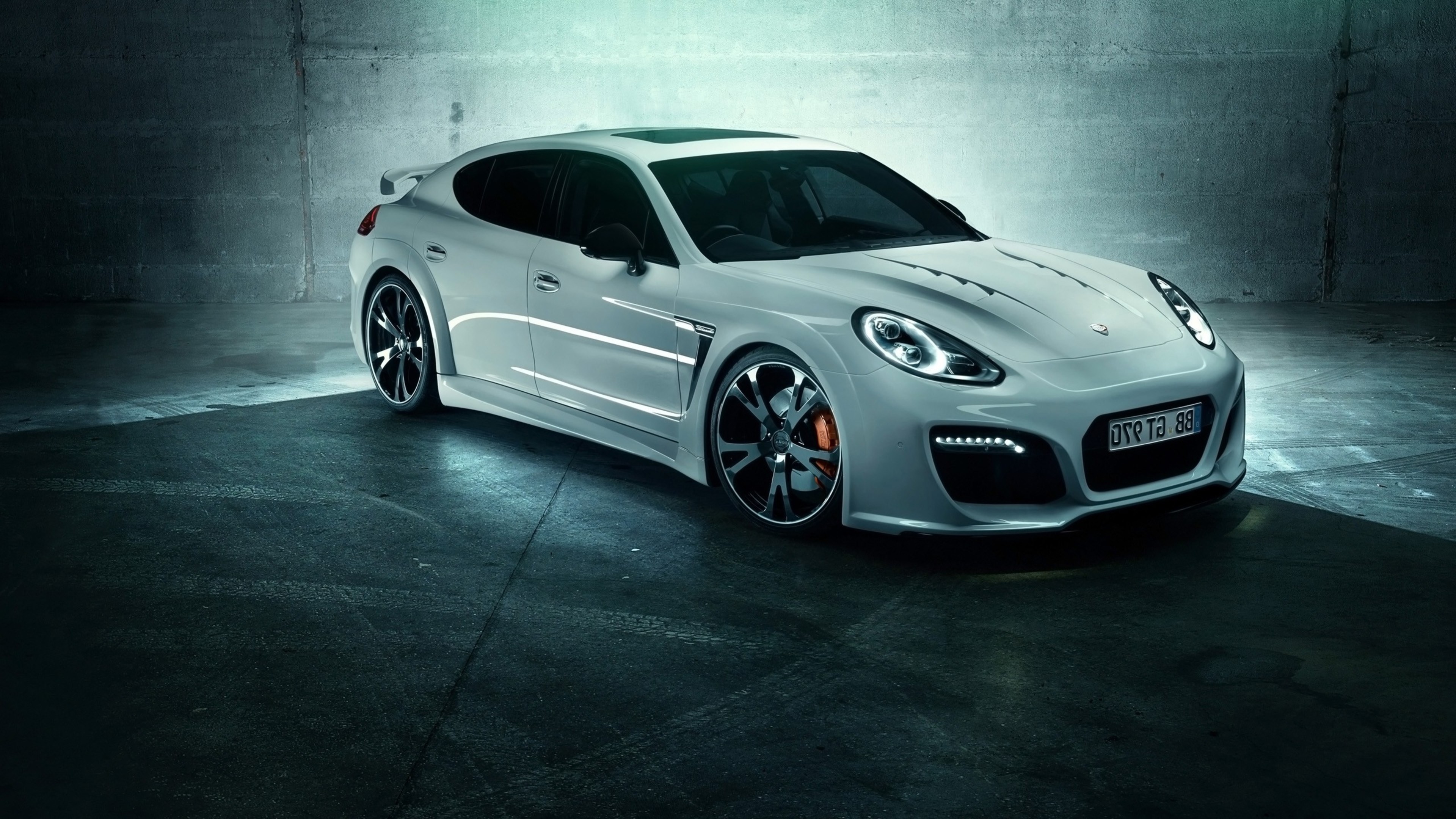 Wallpapers Porsche racing Porsche Panamera on the desktop