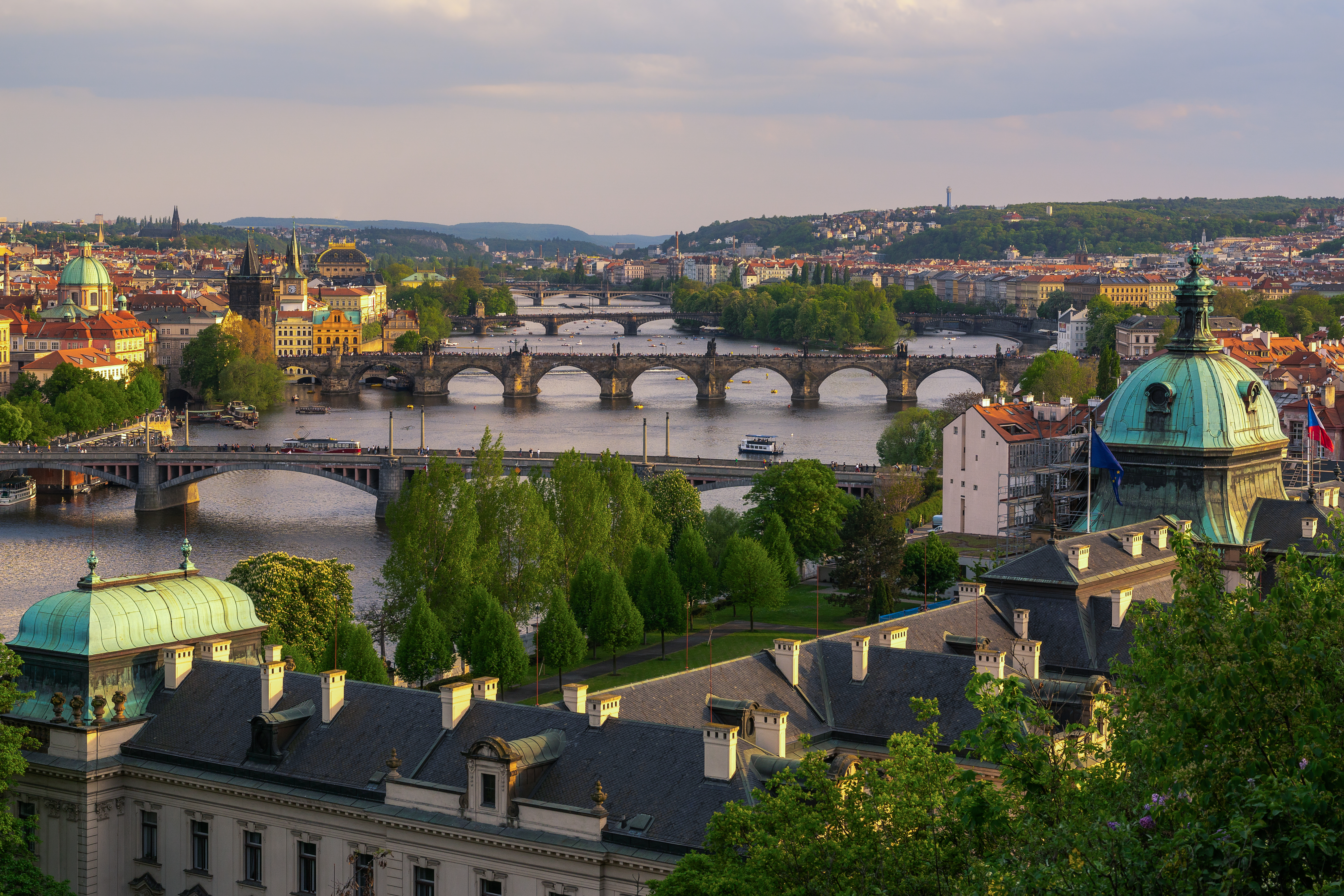 在布拉格的河流和桥梁