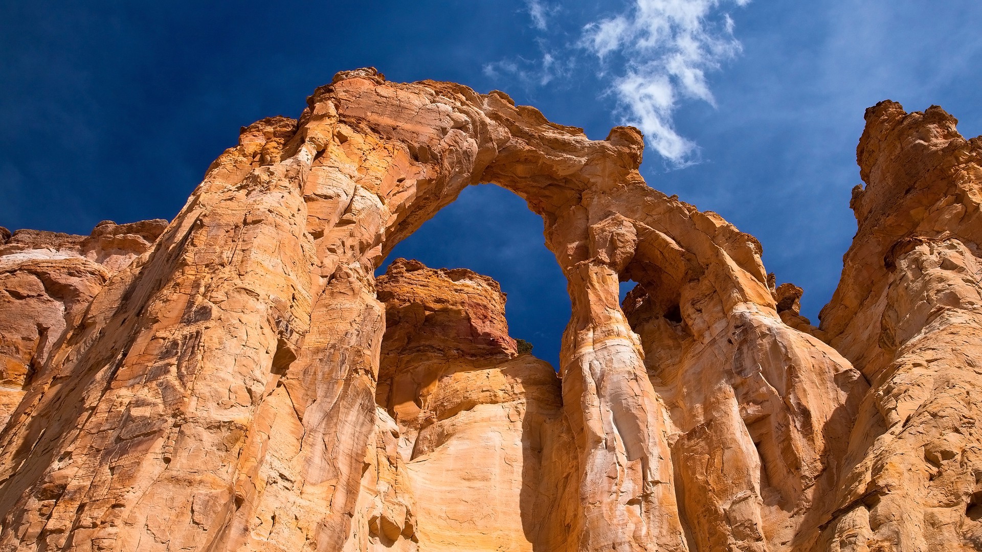 桌面上的壁纸景观 岩石 沙子