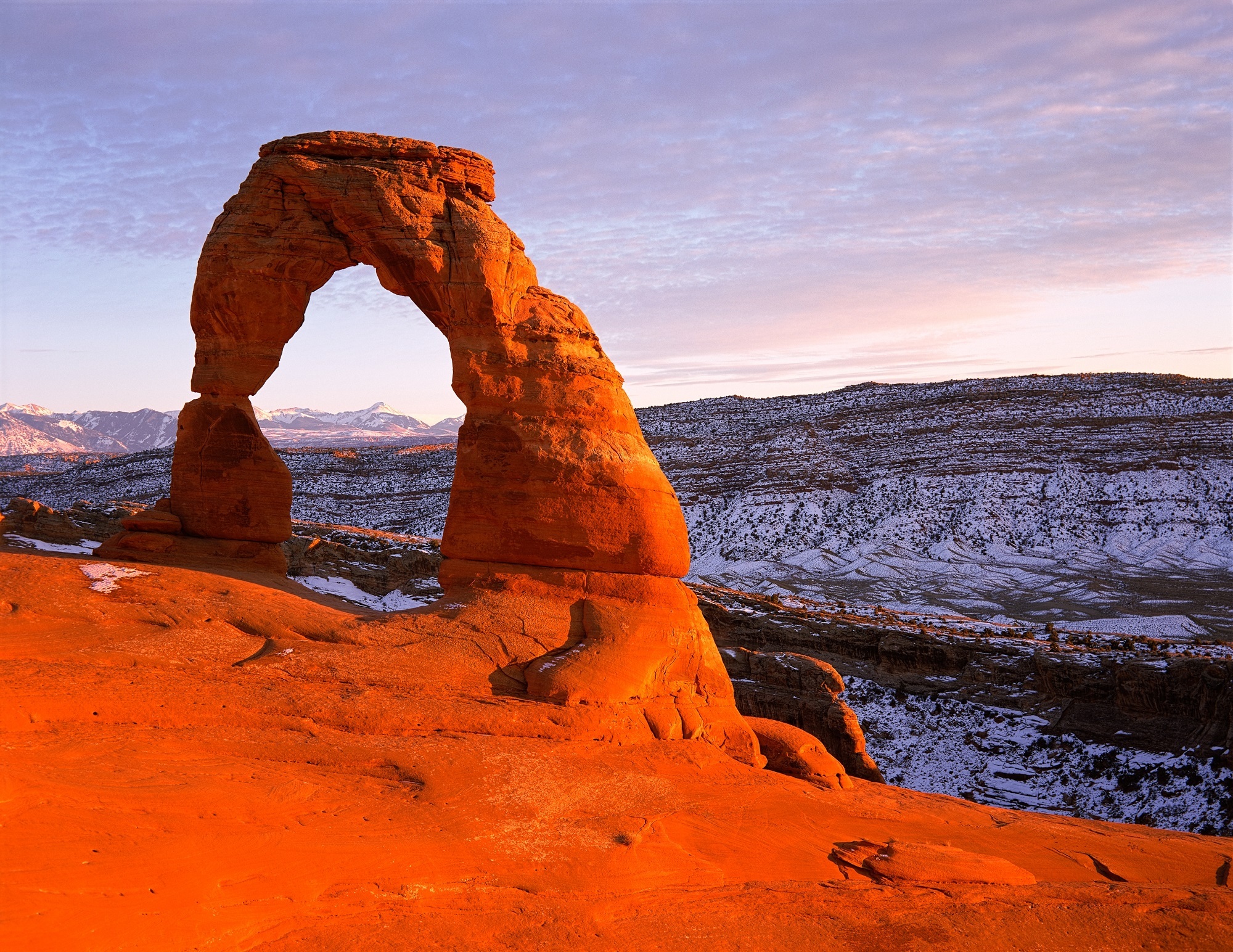 Free photo The Stone Arch at Badlands during the Sun Cossack