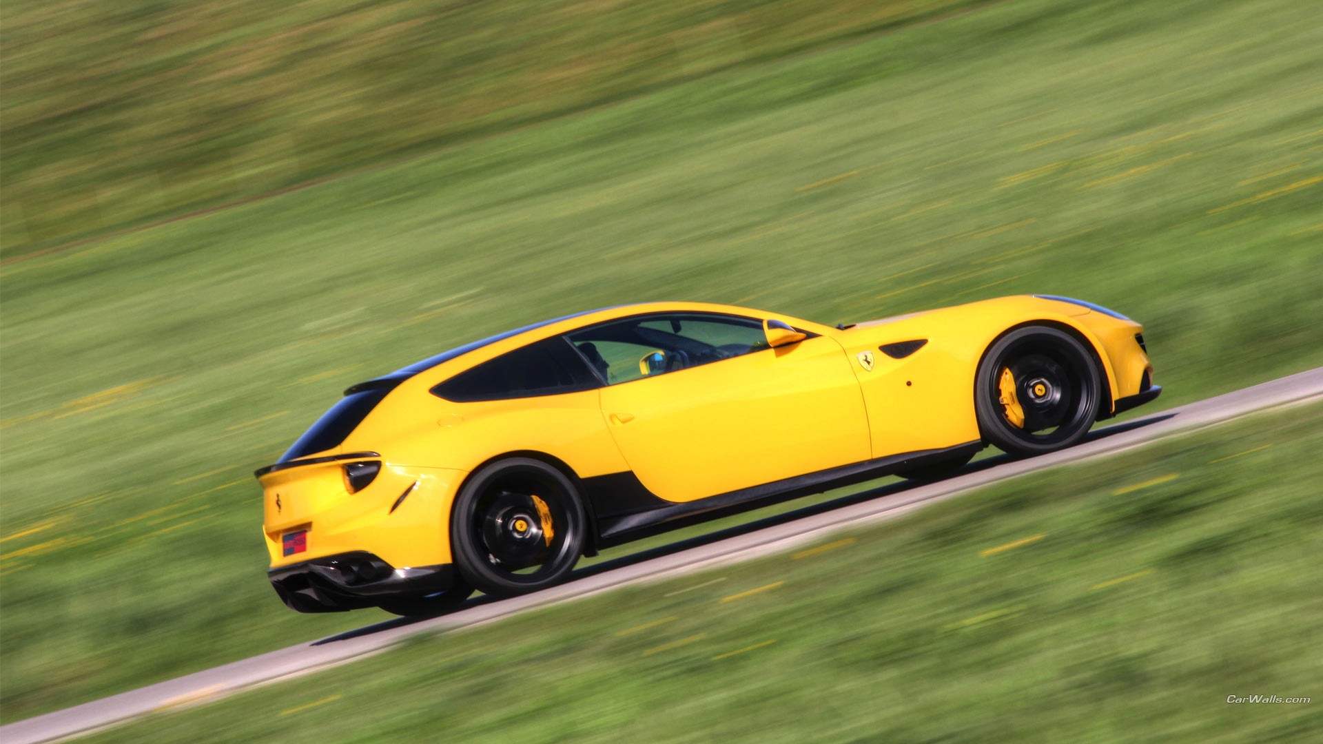 Free photo Yellow Ferrari FF