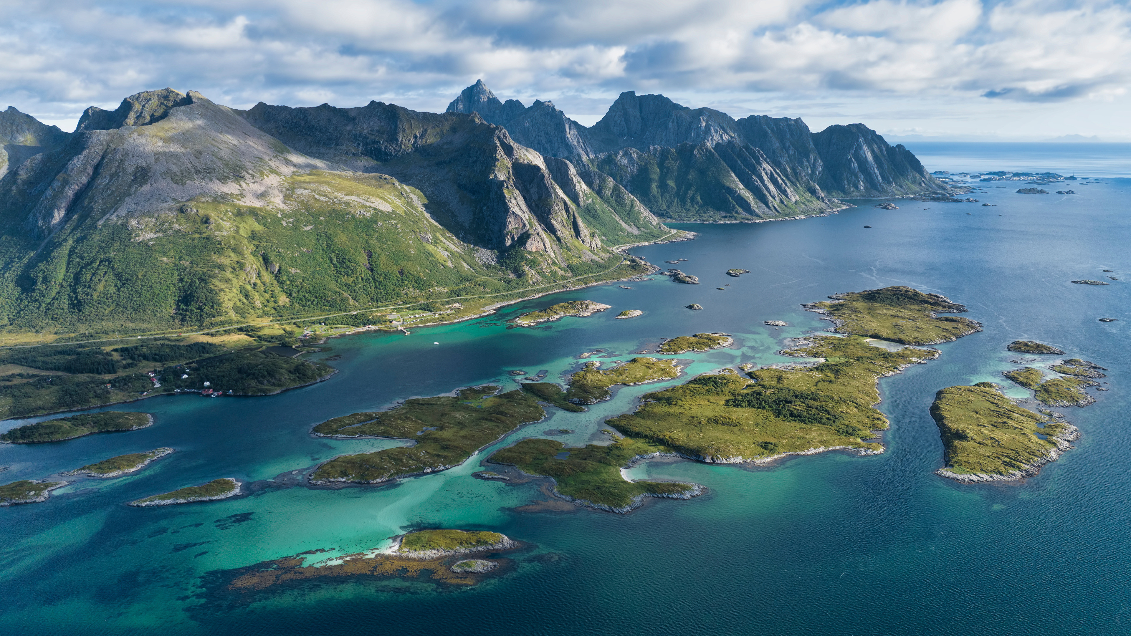 Free photo A bird`s eye view of the Lofoten Islands