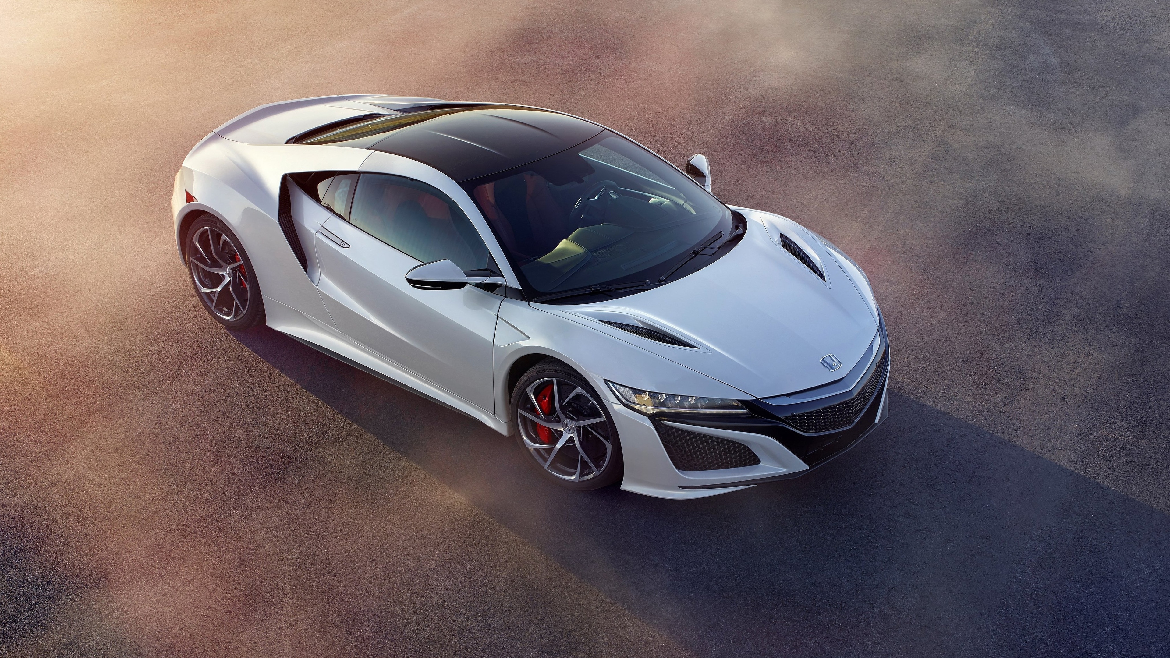 Бесплатное фото Белая Honda NSX туманным утром