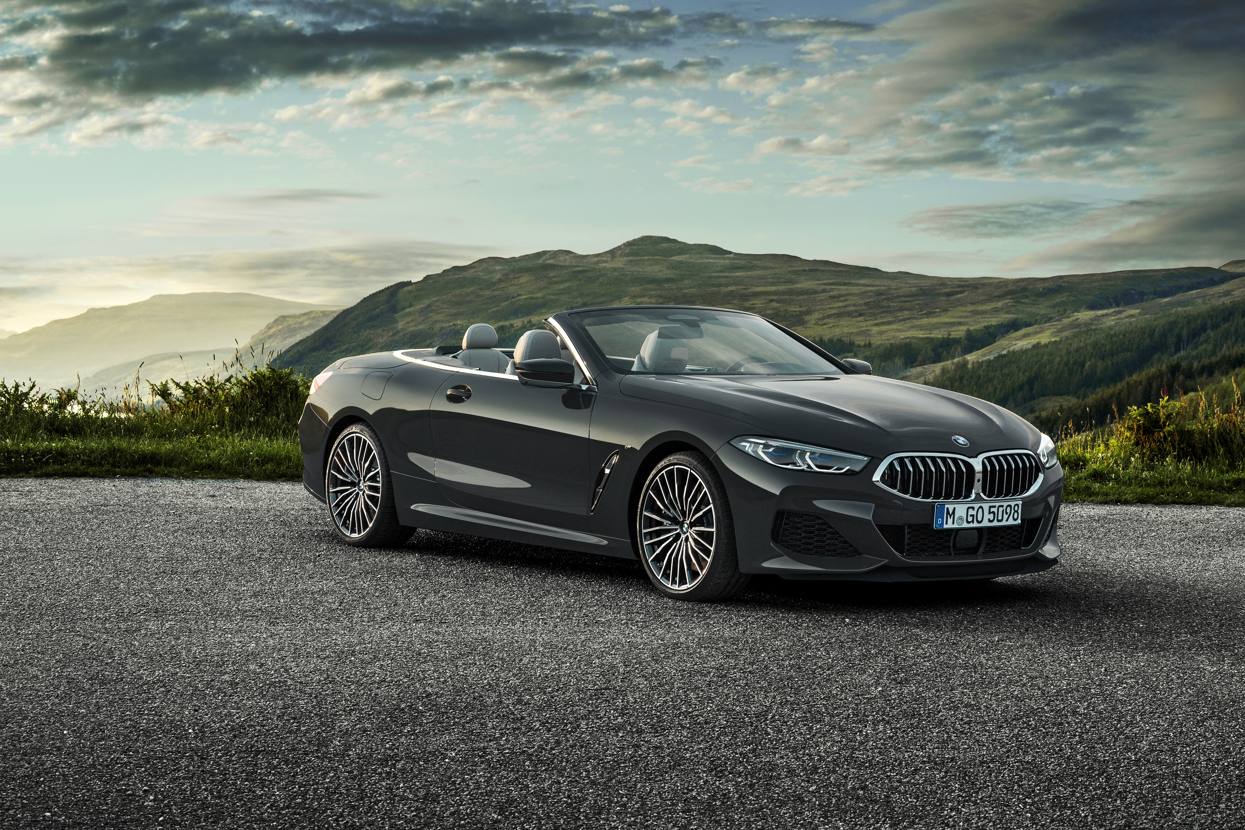 Free photo Gray BMW 8 Series M850i Convertible