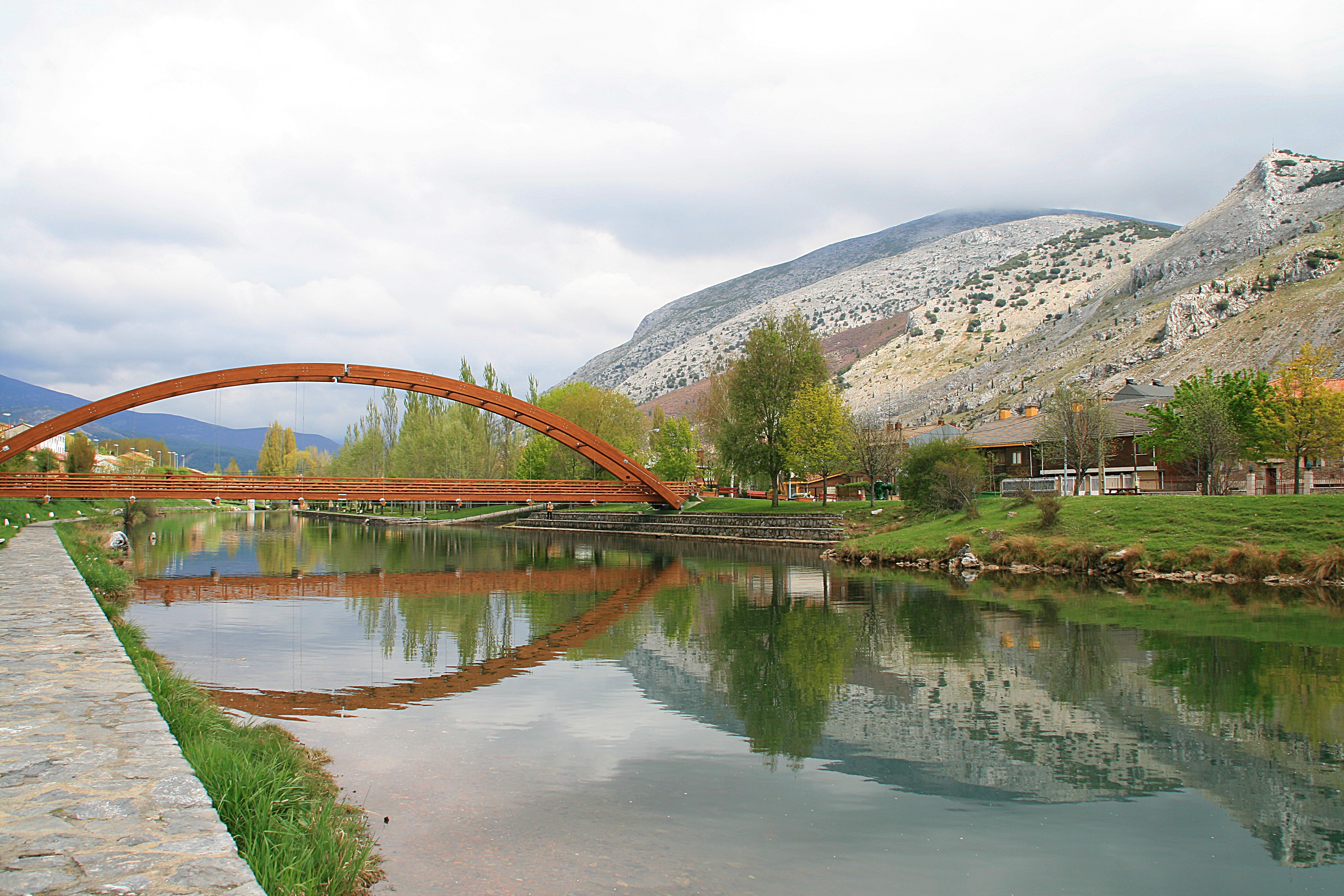 Free photo An unusual bridge over a river