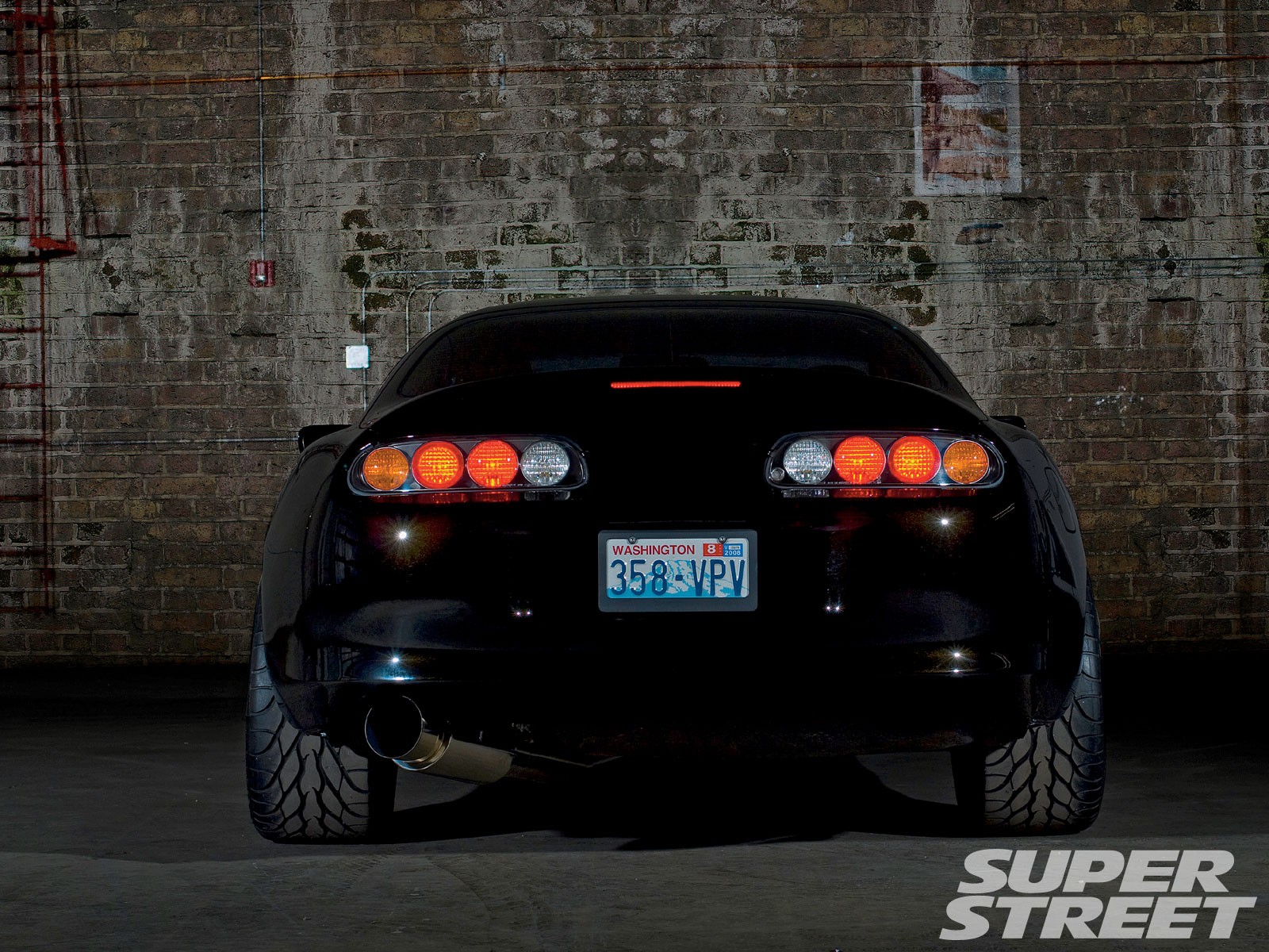 Toyota Supra вид сзади