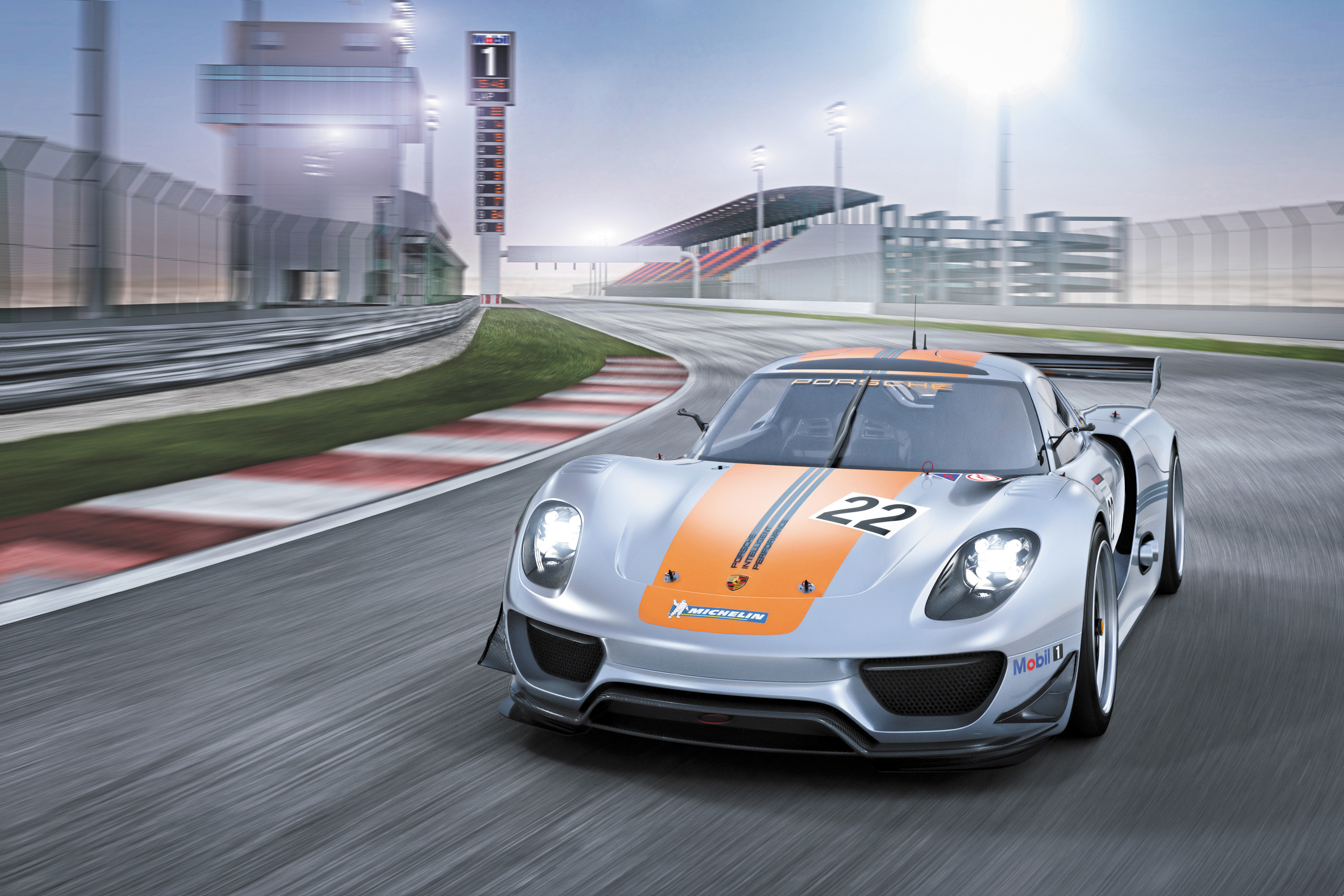 Free photo Porsche 918 on the speedway