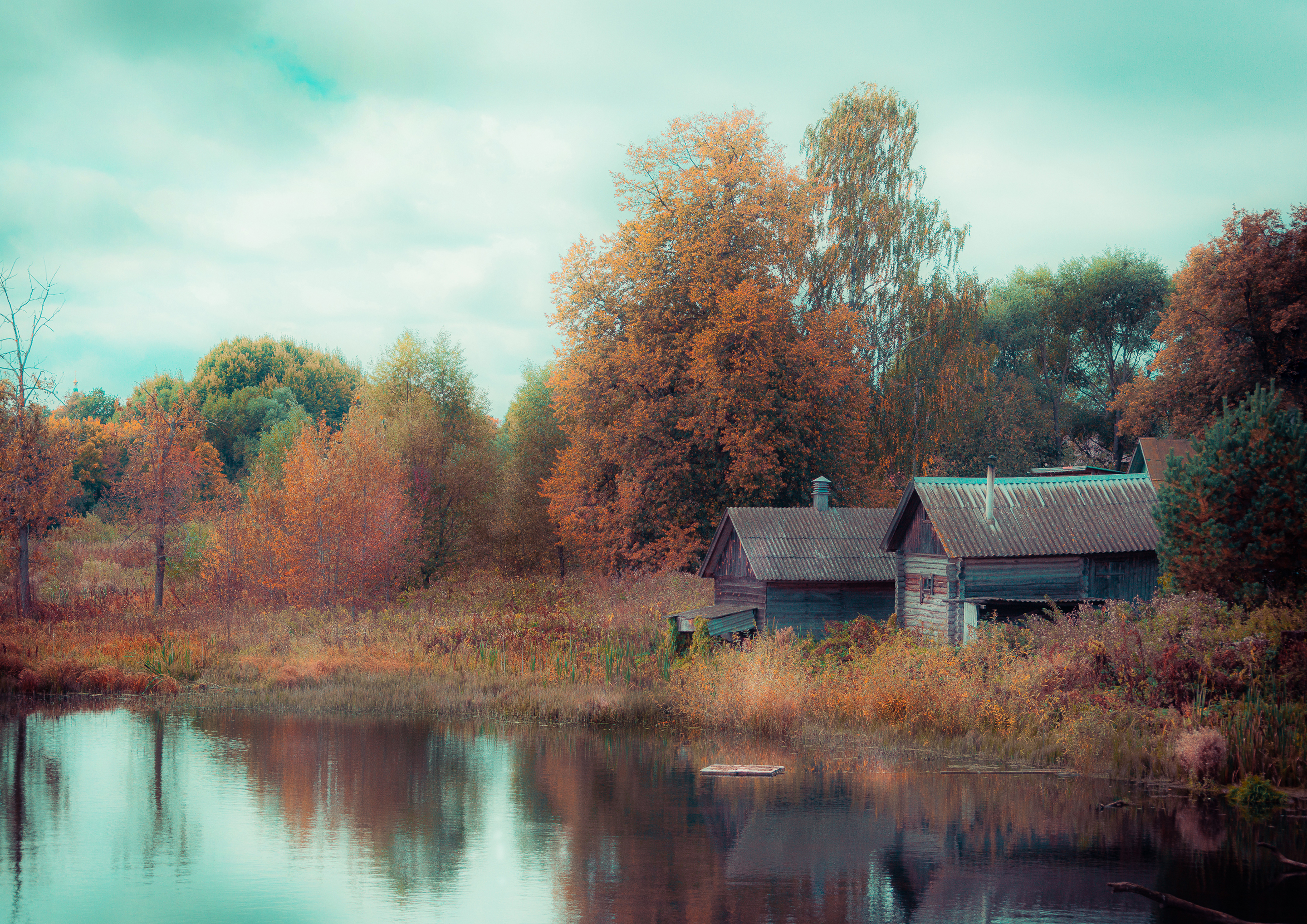 Бесплатное фото Осенний пейзаж у Озера.