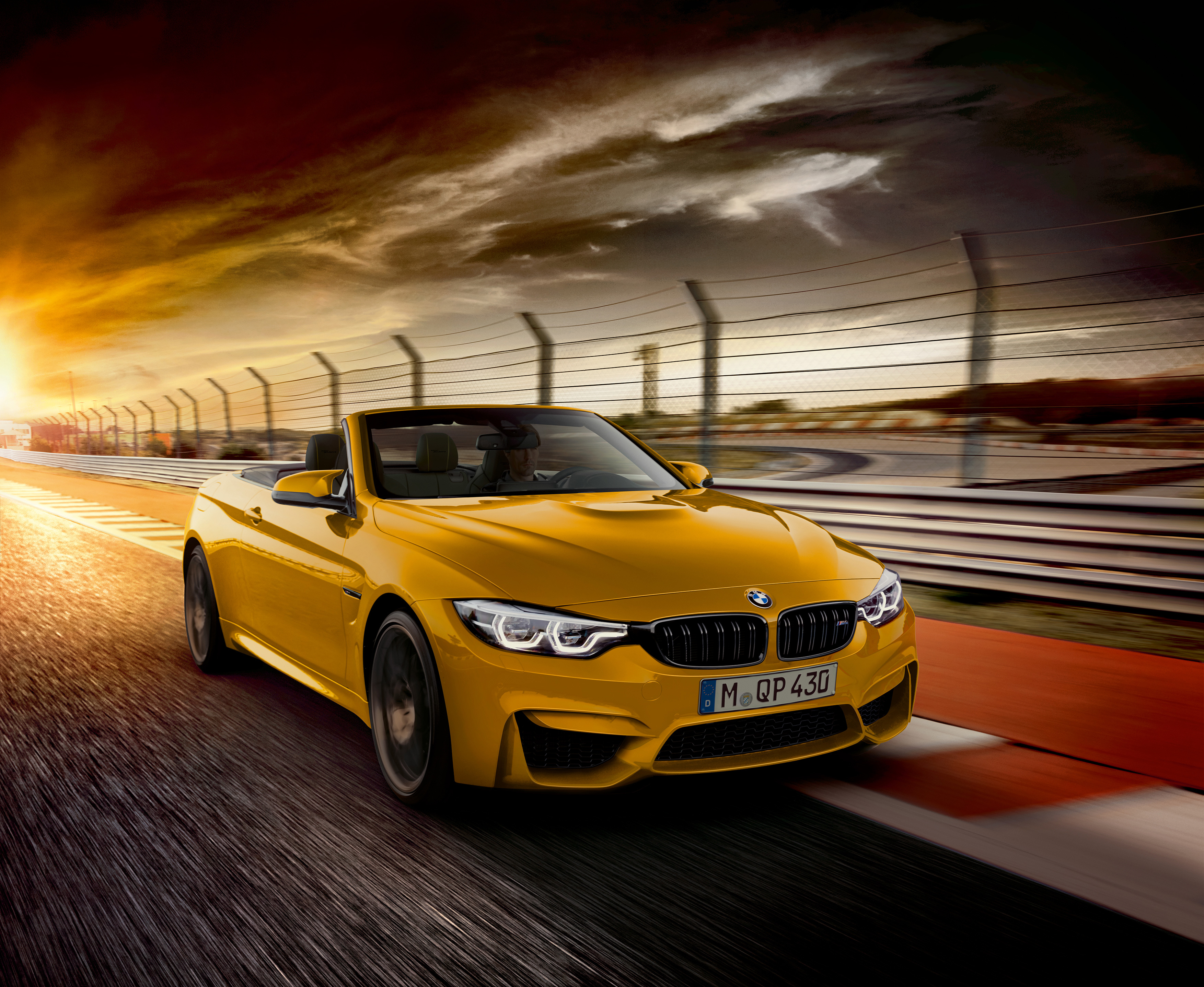 Обои BMW M4 кабриолет желтый на рабочий стол