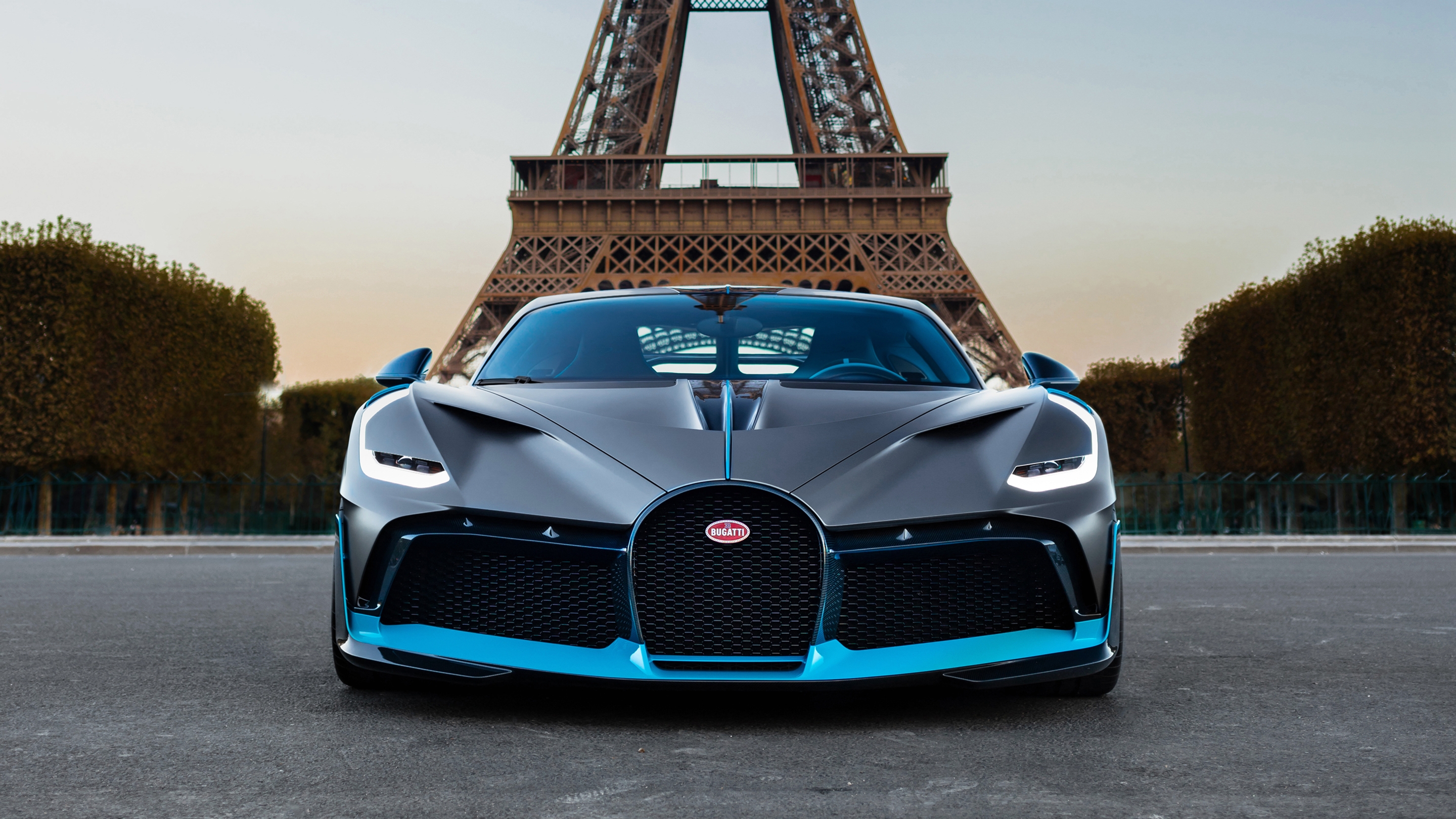 Wallpapers front view France Paris Bugatti Divo on the desktop