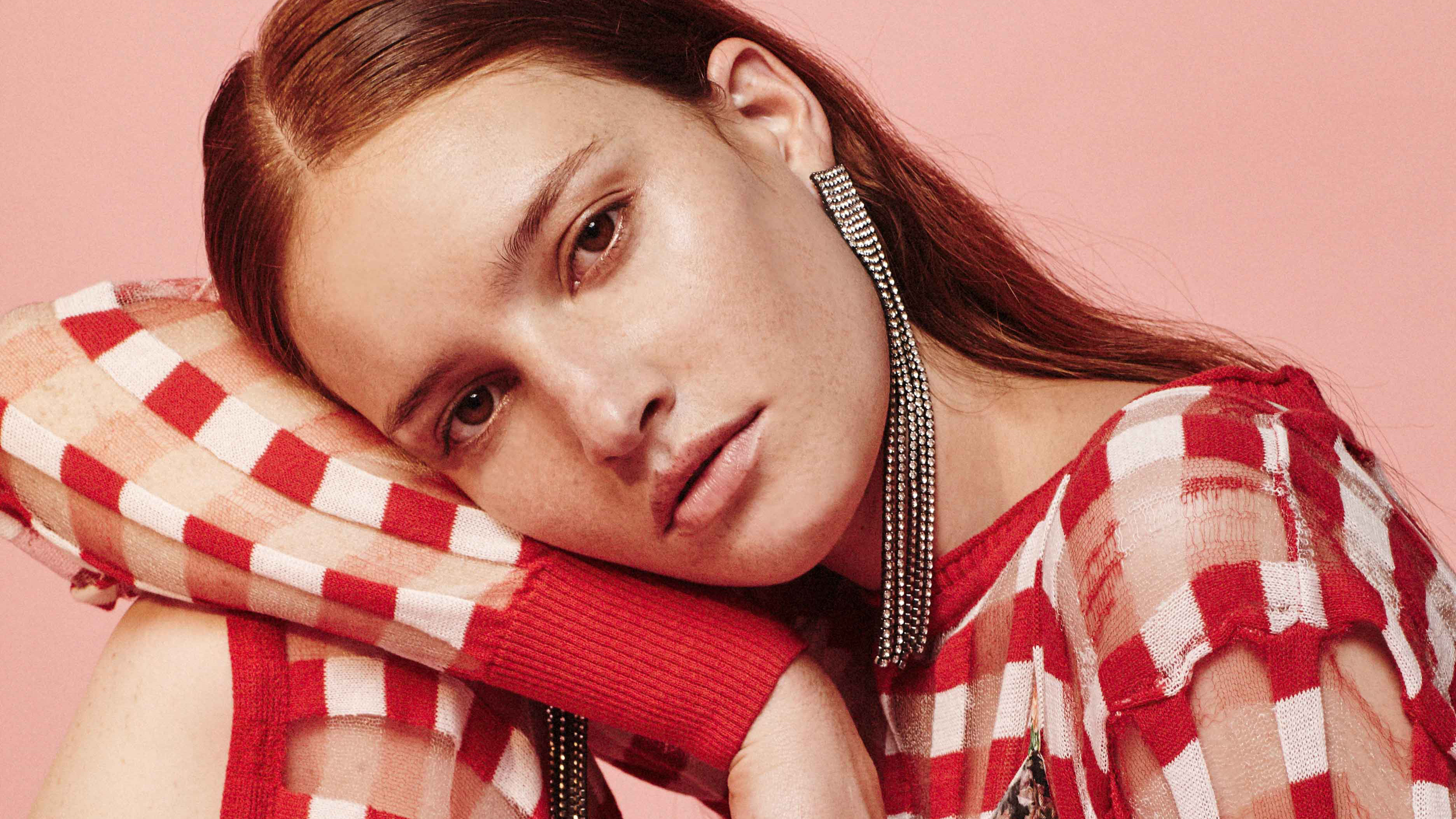 桌面上的壁纸詹-阿尔维斯 年轻 红头发