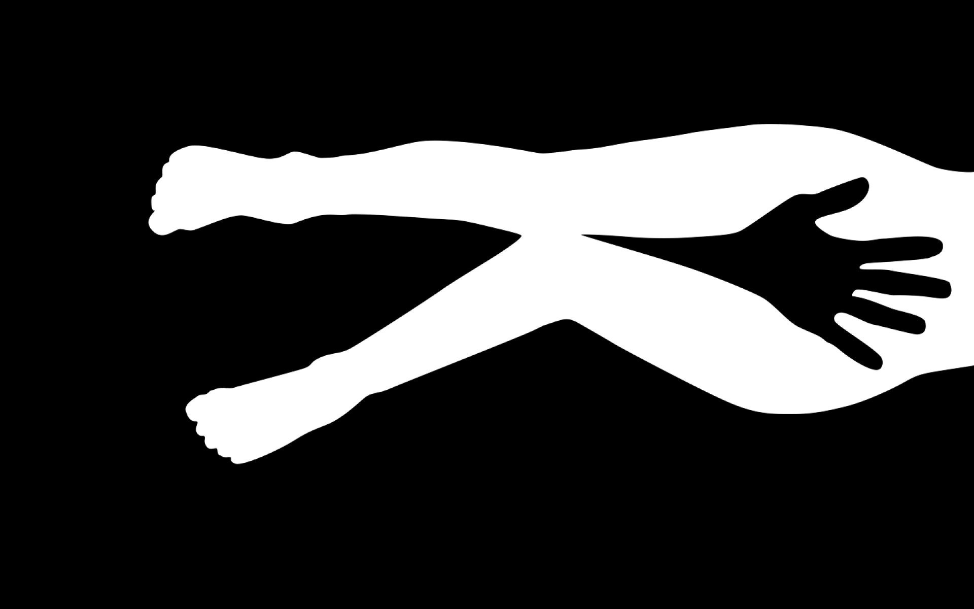 Бесплатное фото Минималистичный силуэт с акцентированной рукой между ног