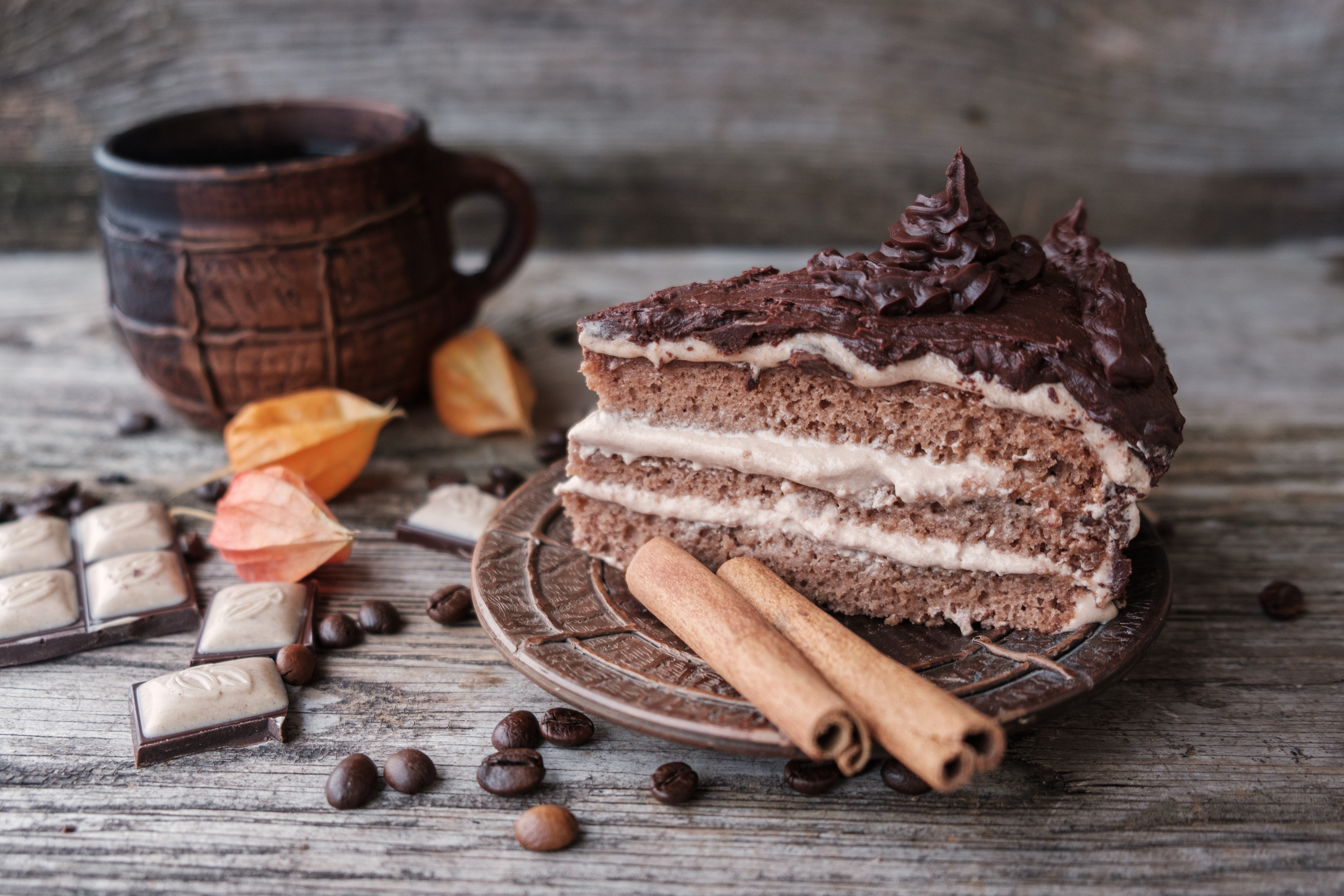 Free photo Piece of cake with chocolate cream