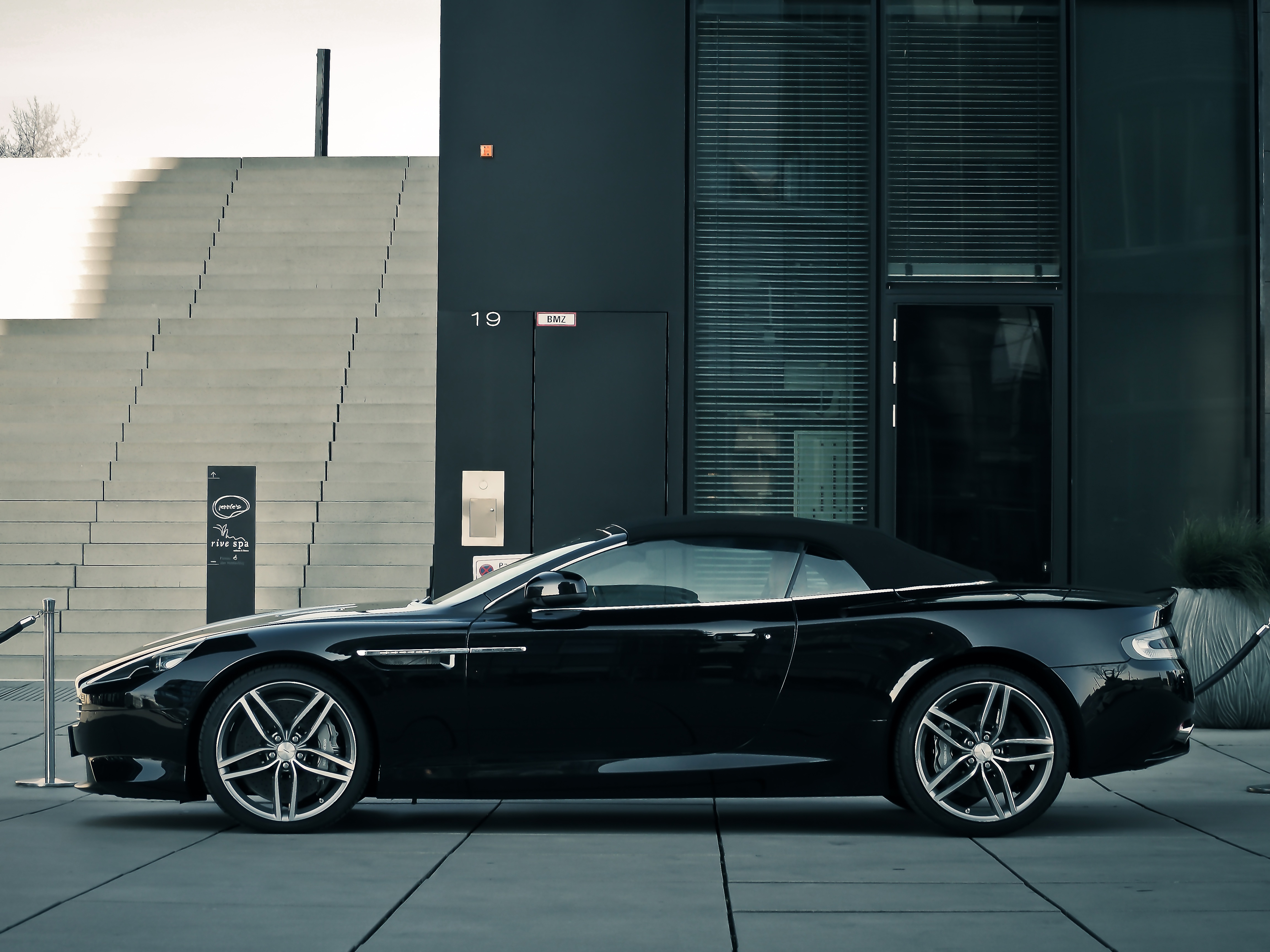 Free photo Black aston martin convertible side view