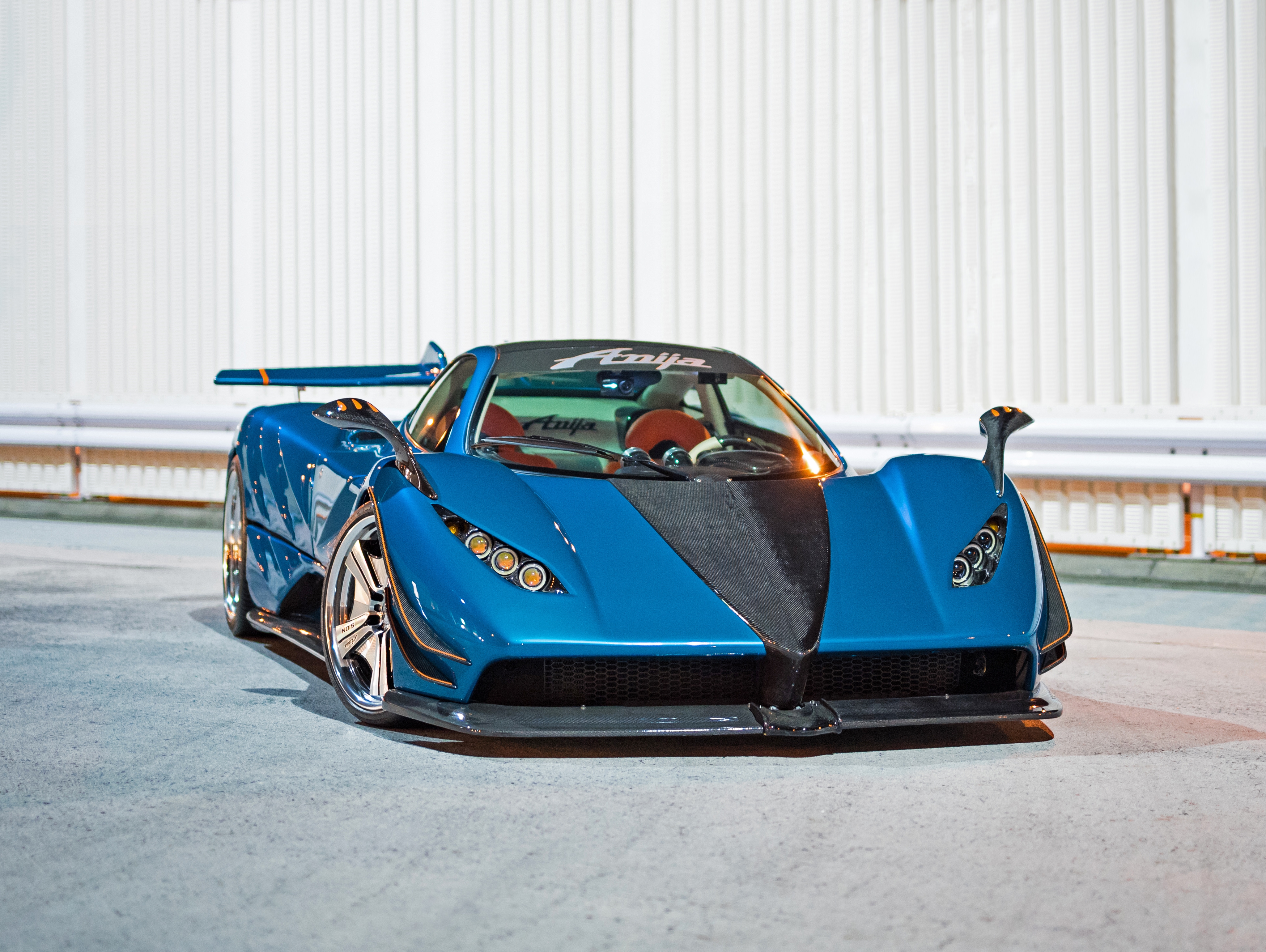 Free photo Pagani zonda c12 in blue.