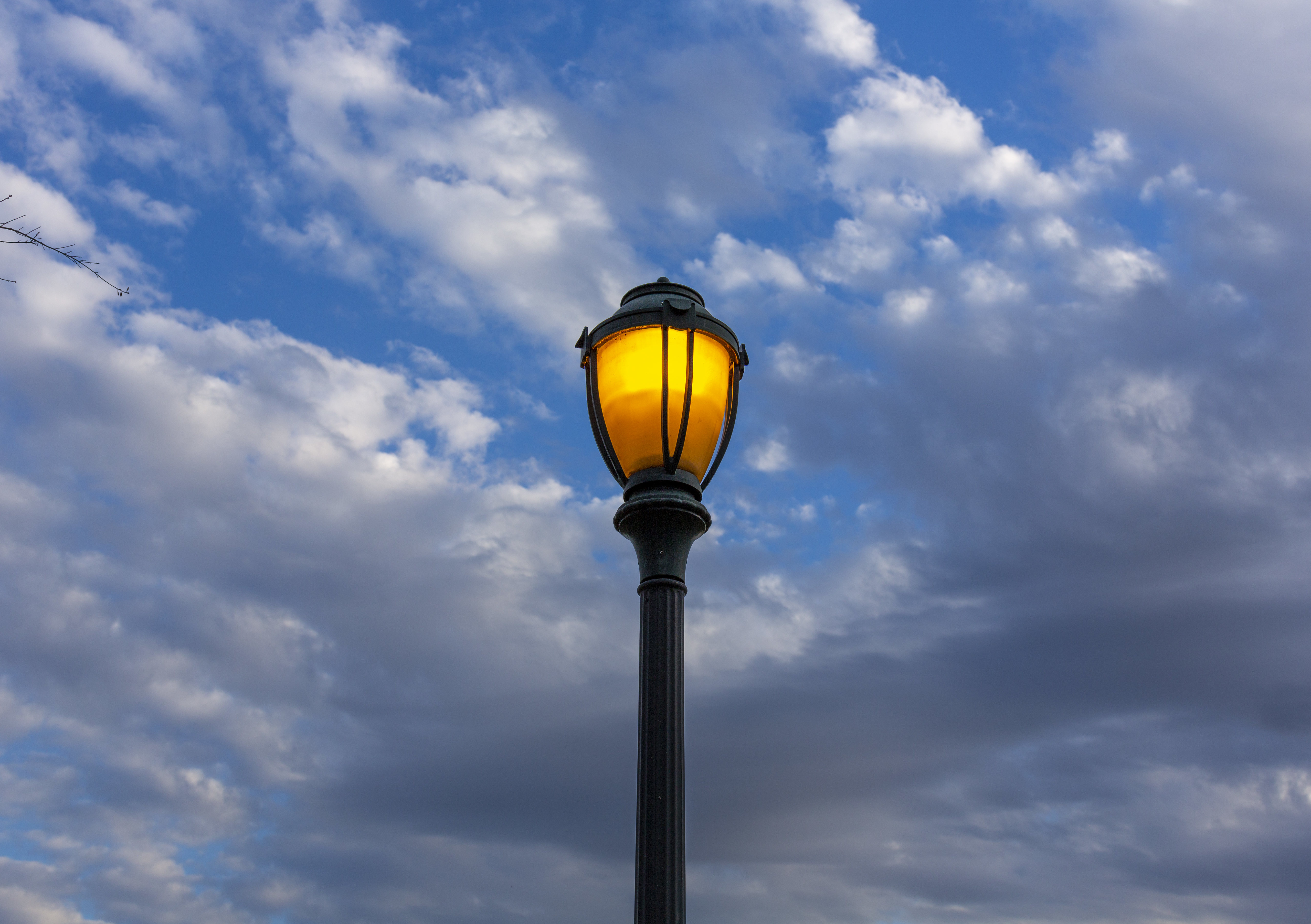 Free photo A street lamp in the background of the sky