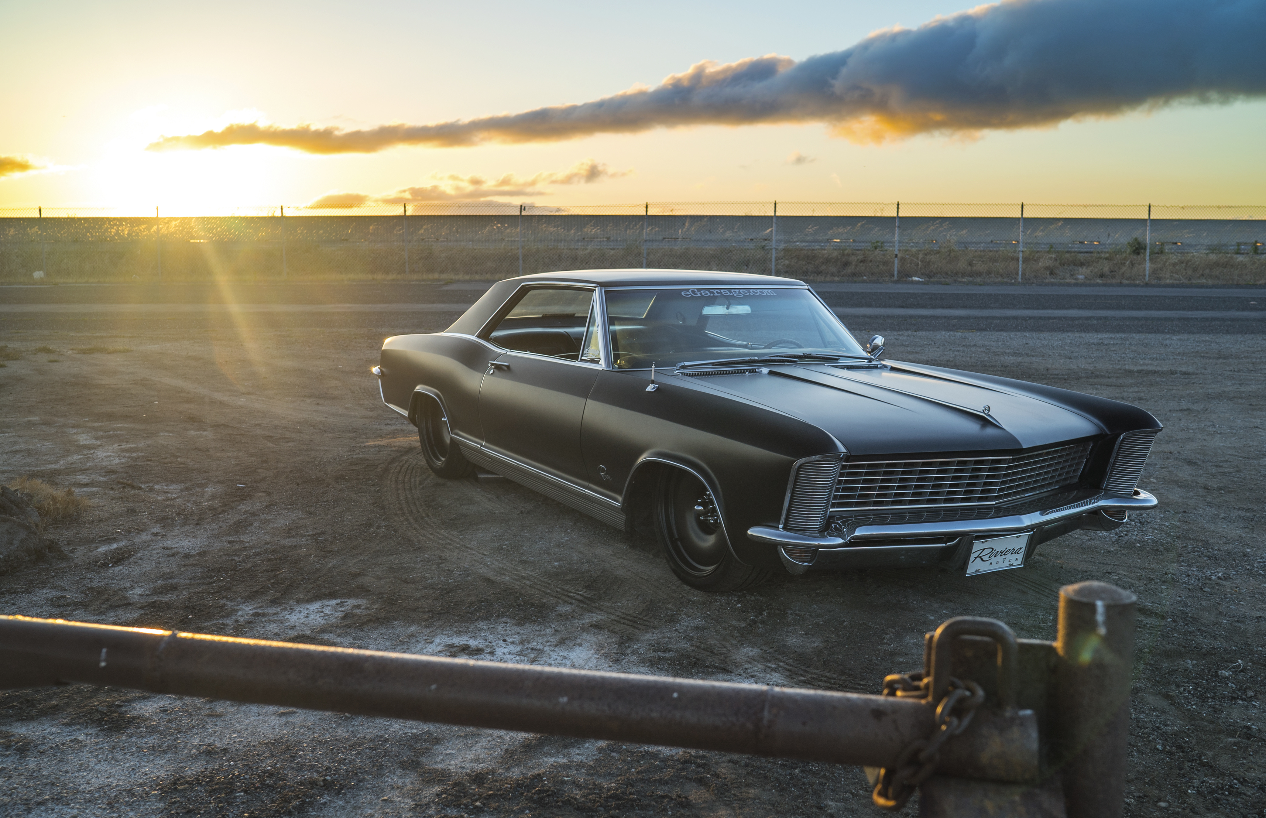 Бесплатное фото Тачка у дороги