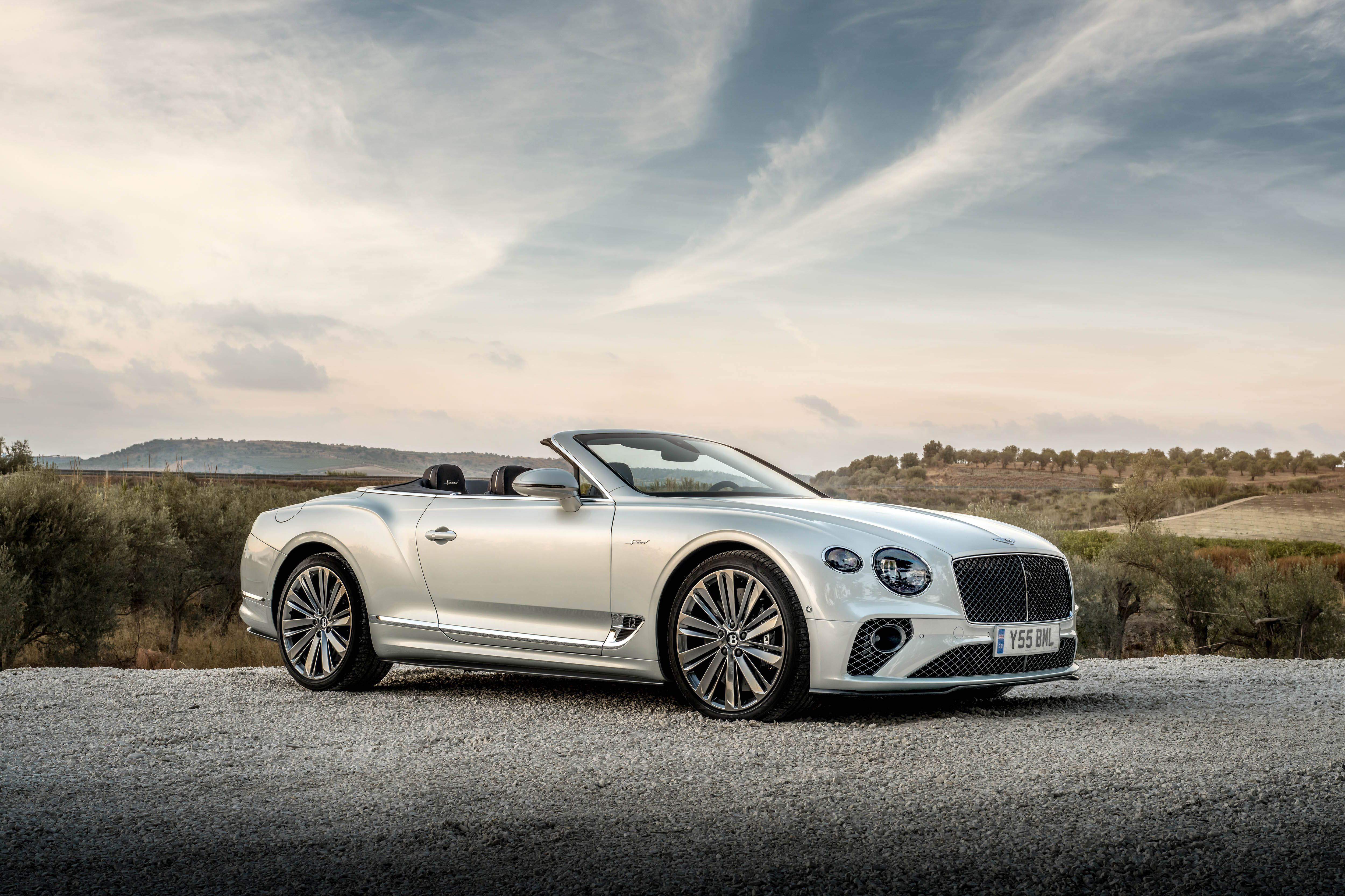 Free photo Bentley Continental GT in white.