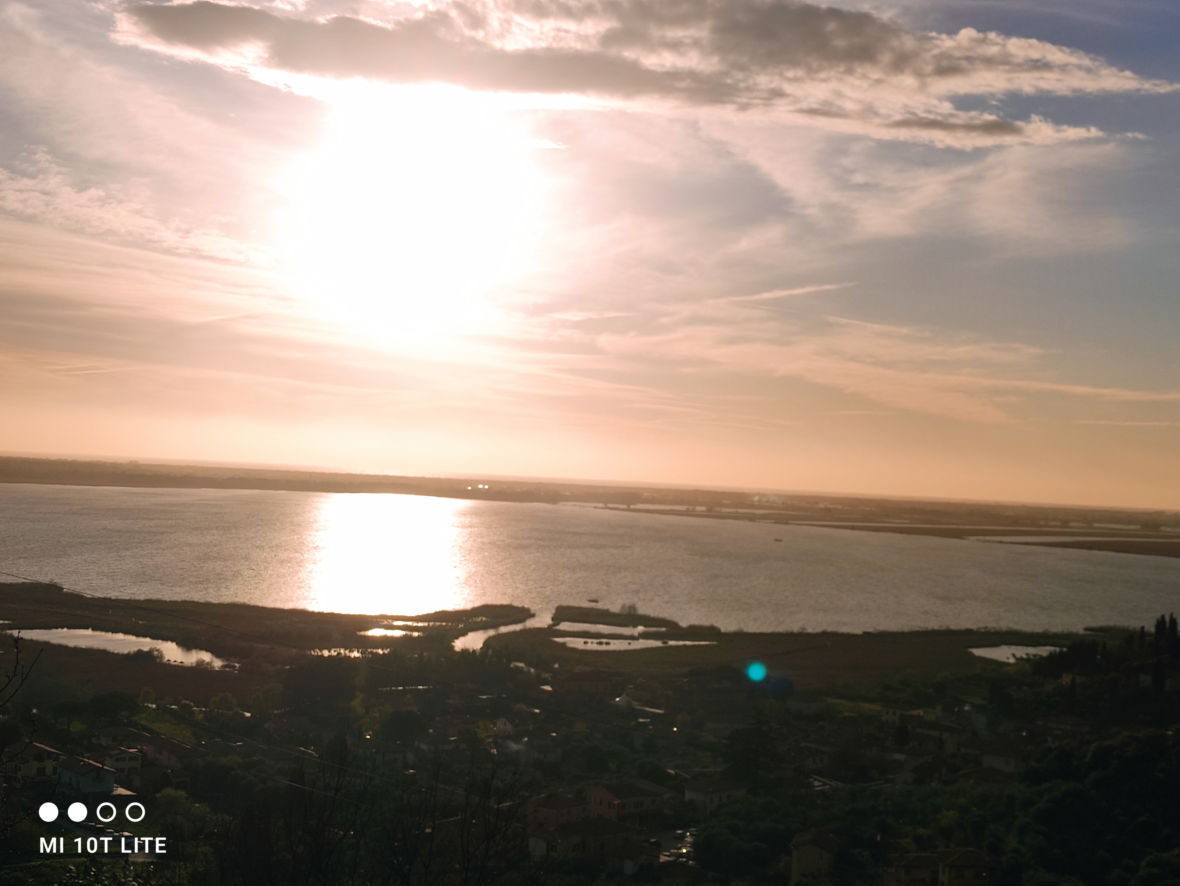 Free photo Tramonto su lago