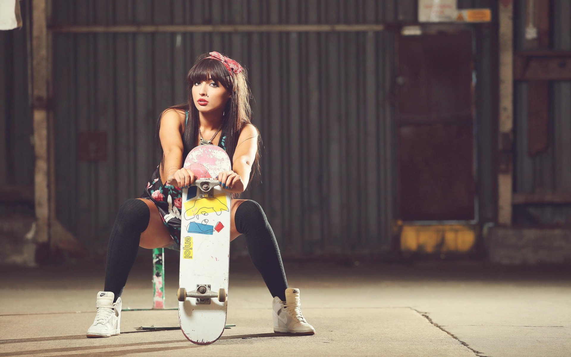 Wallpapers woman brunette skateboard on the desktop