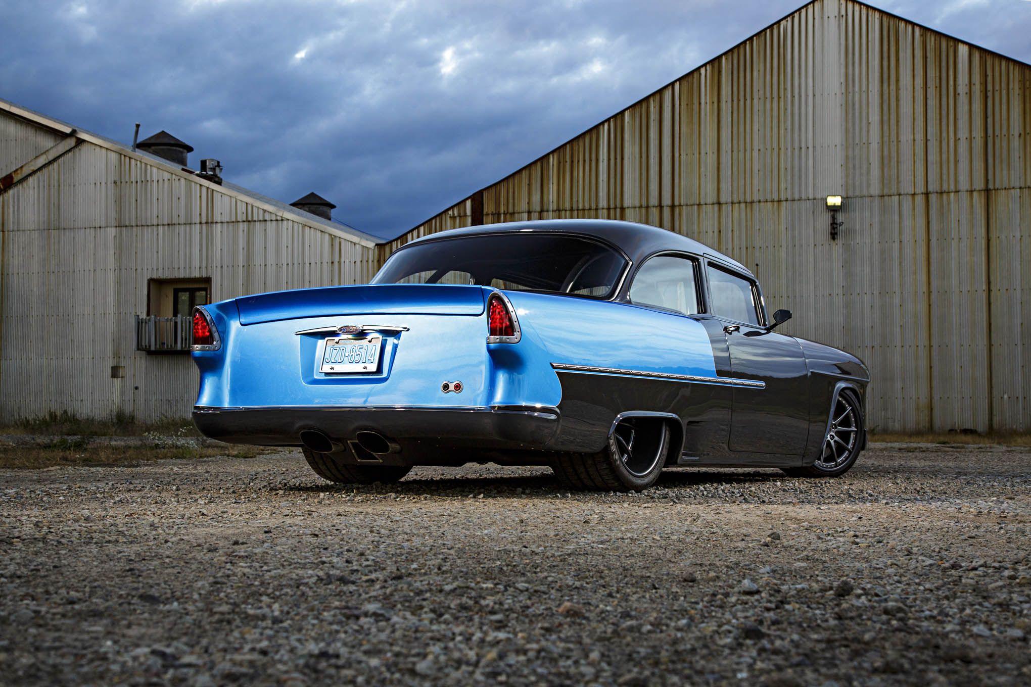 Бесплатное фото Авто у ангара