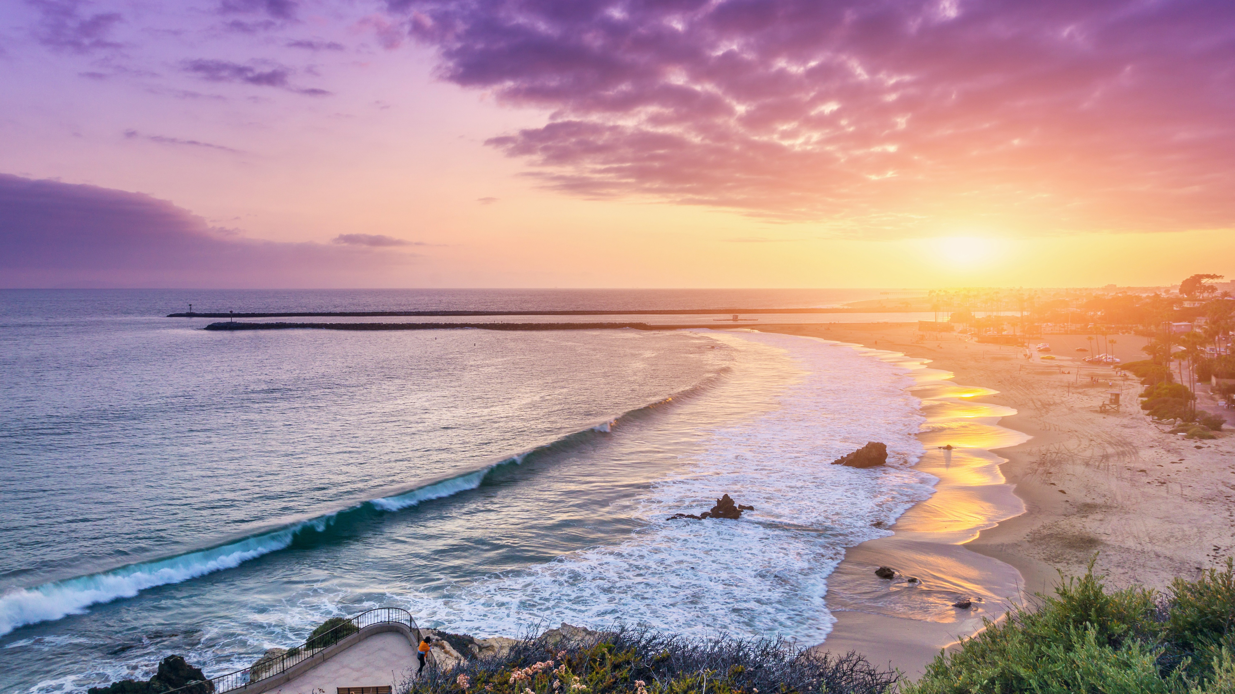 Free photo The seashore in California at sunset