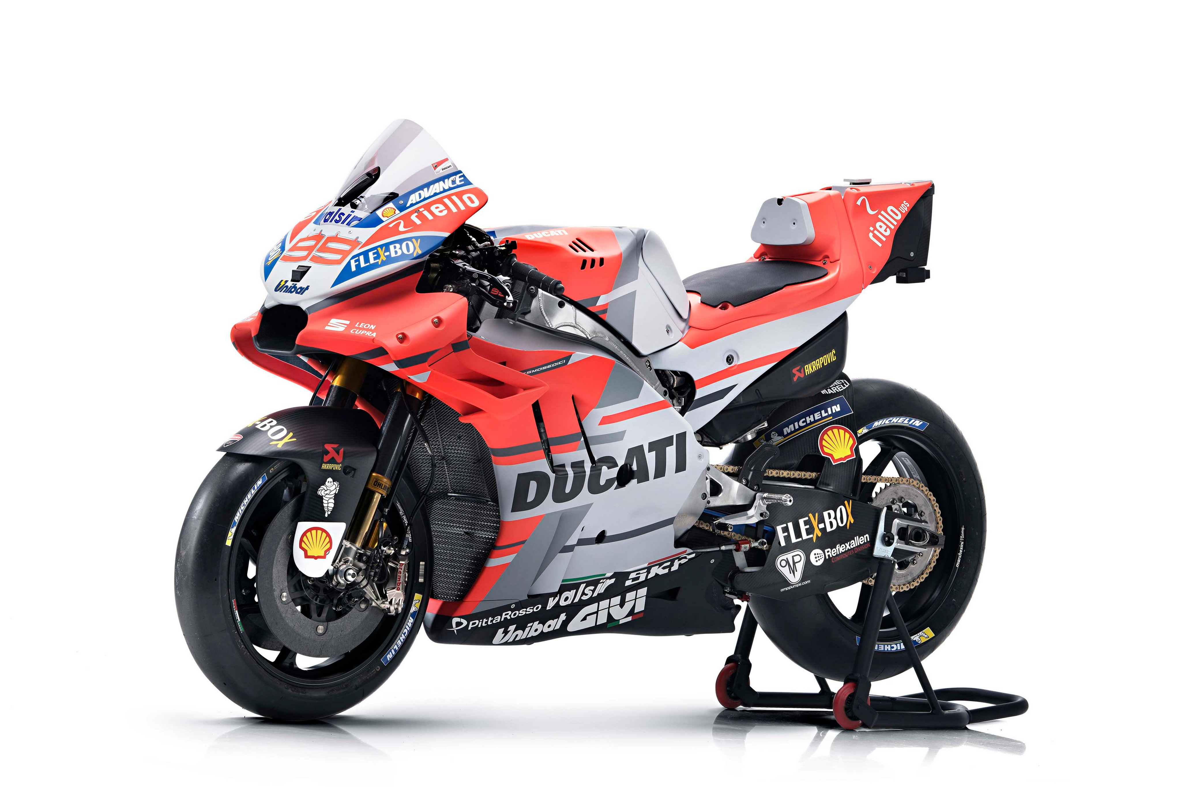 Free photo Ducati Desmosedici Gp18 - 2018 on a stand