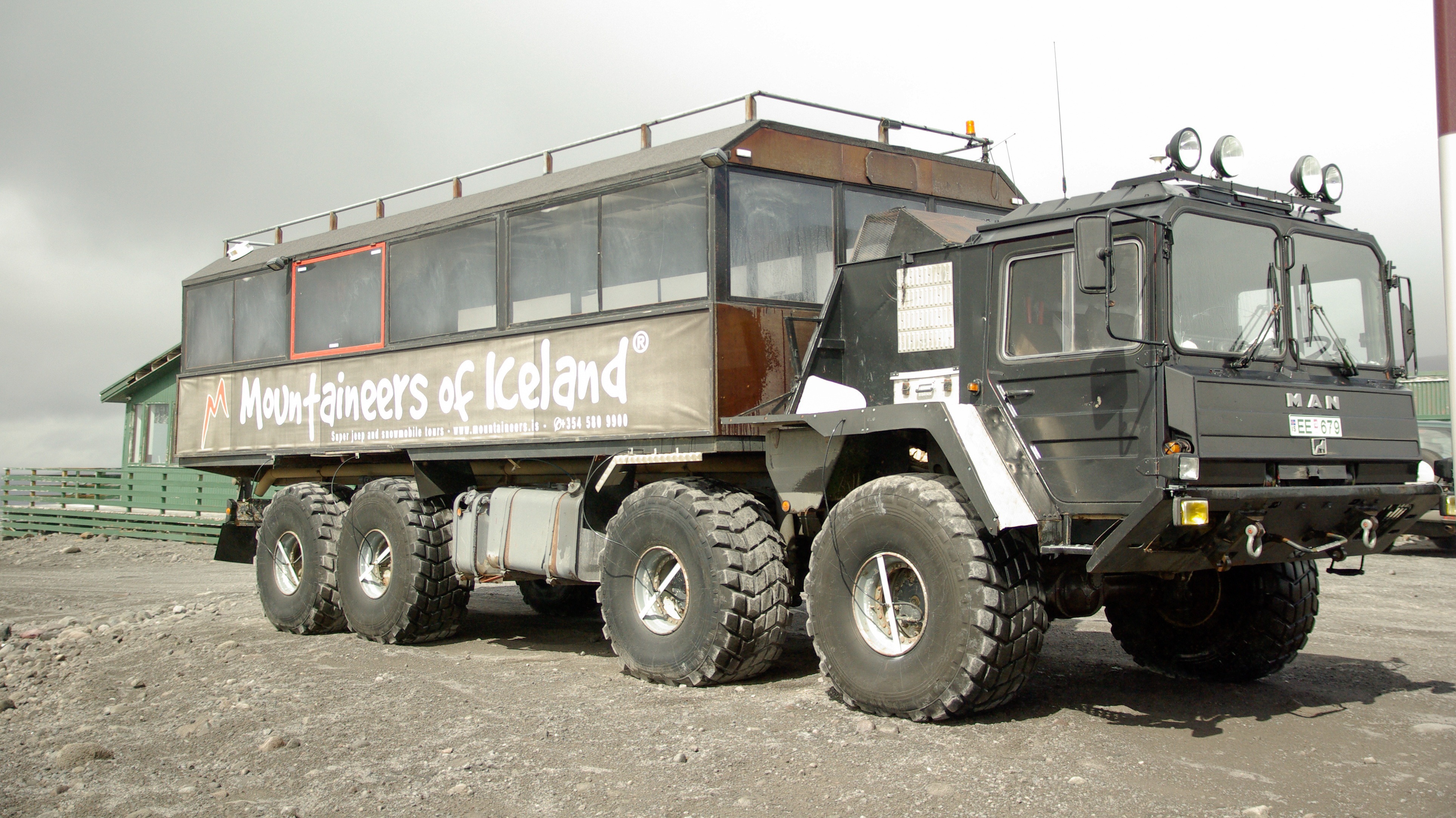 Free photo Eight-wheeled all-terrain vehicle